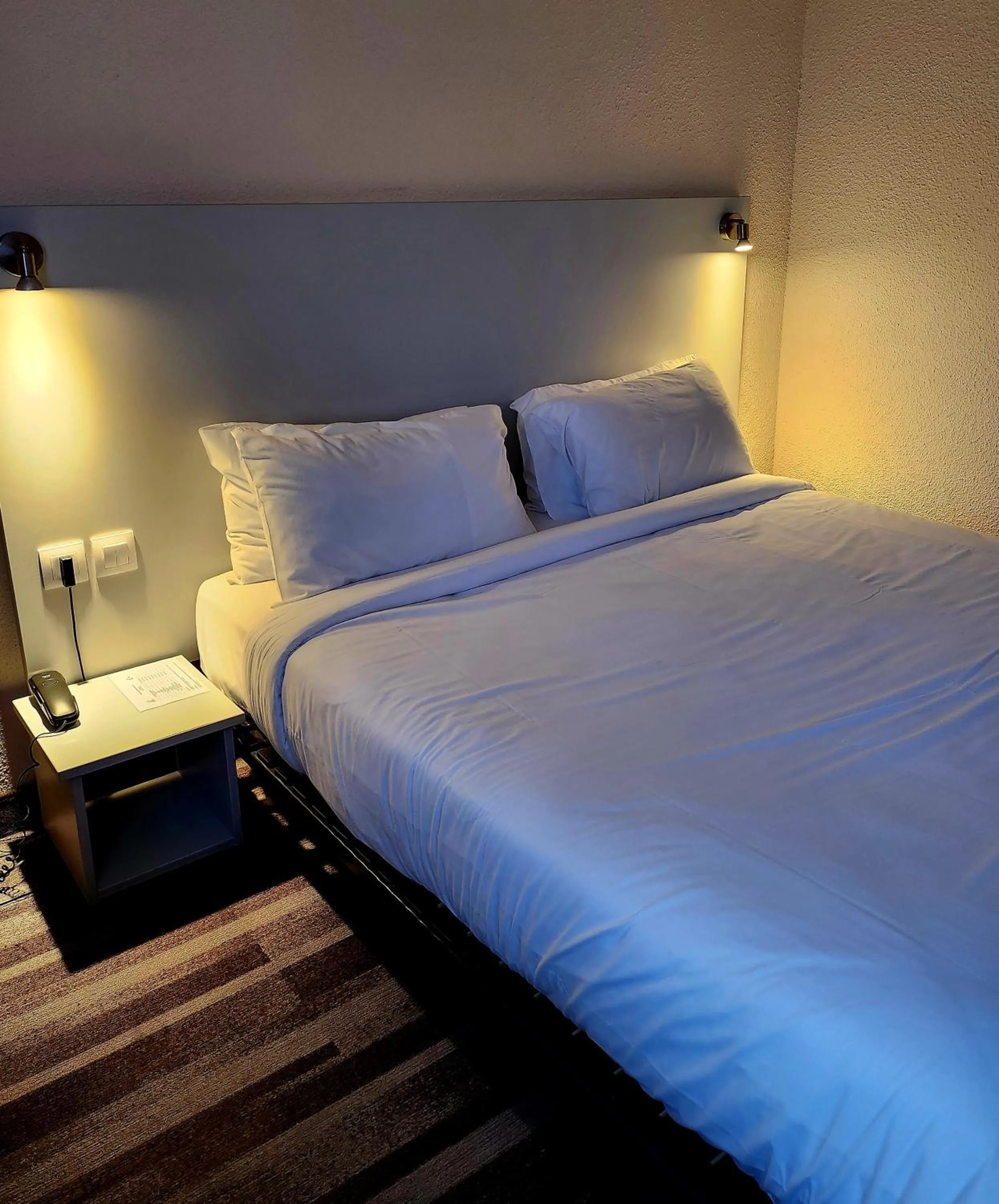 Bed in The Originals City, Hôtel Le Forum, Strasbourg Nord