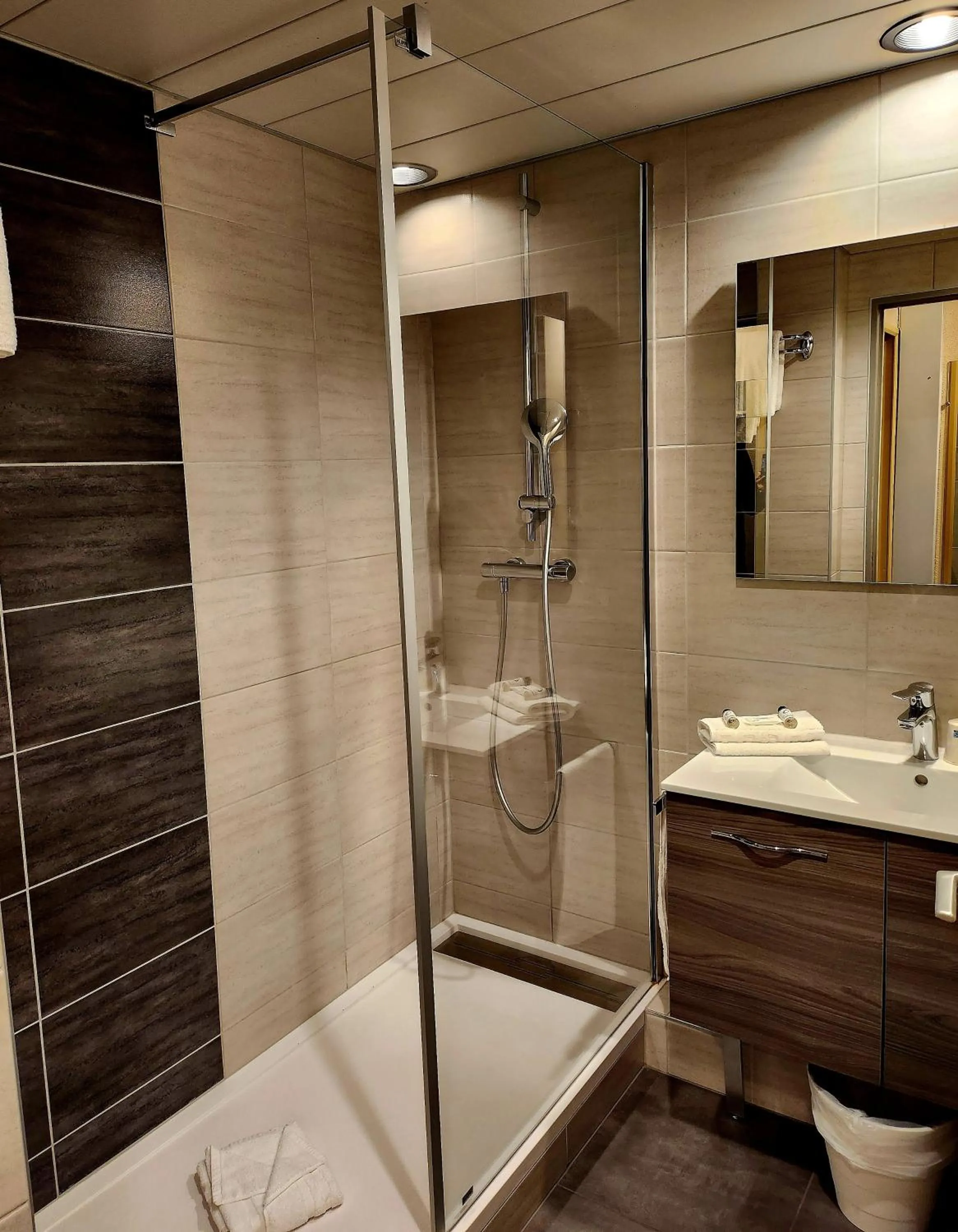 Shower in The Originals City, Hôtel Le Forum, Strasbourg Nord