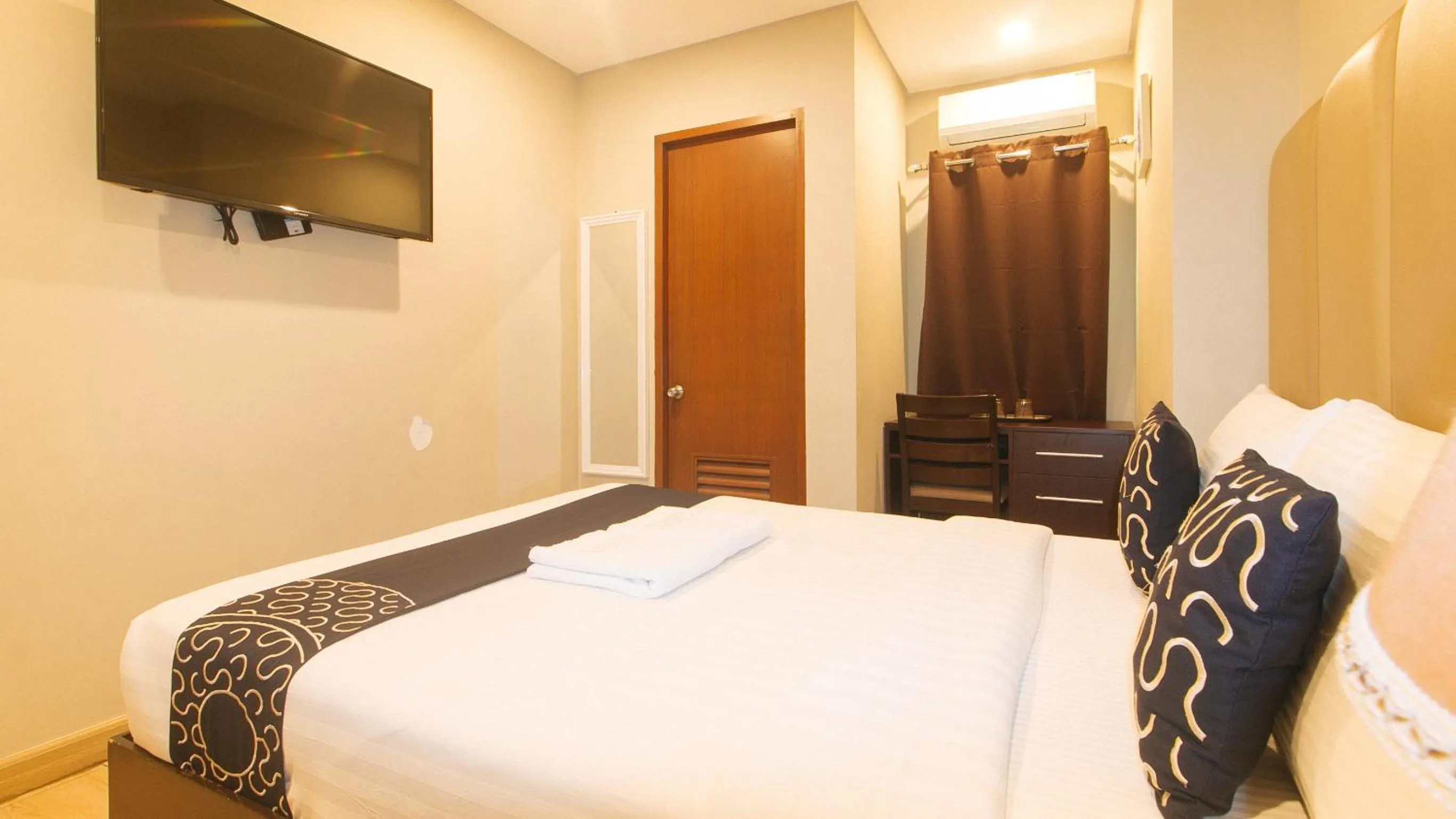 TV and multimedia, Bed in Asrodel Hotel RedPartner