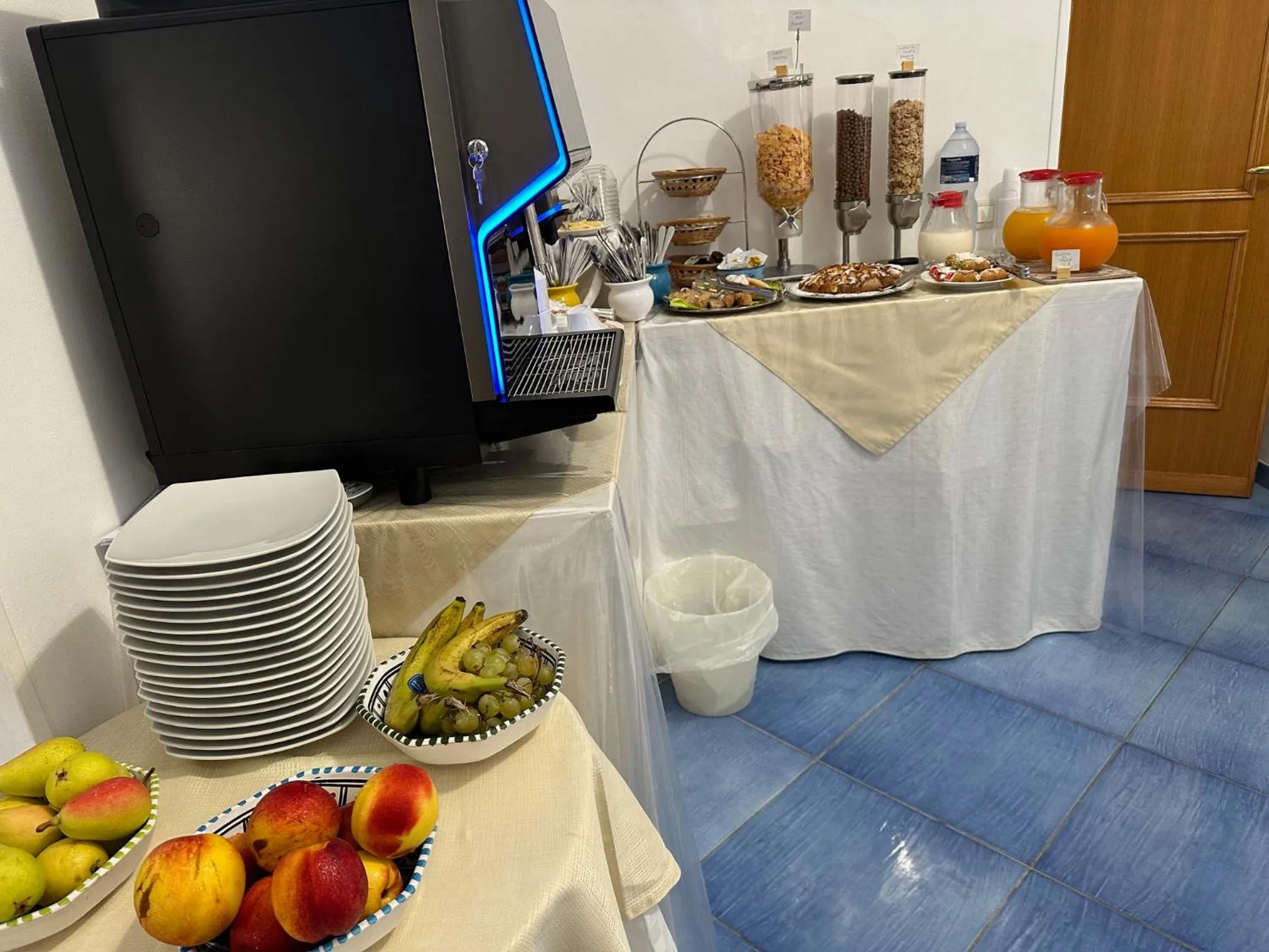 Breakfast in Badia Rooms & Breakfast