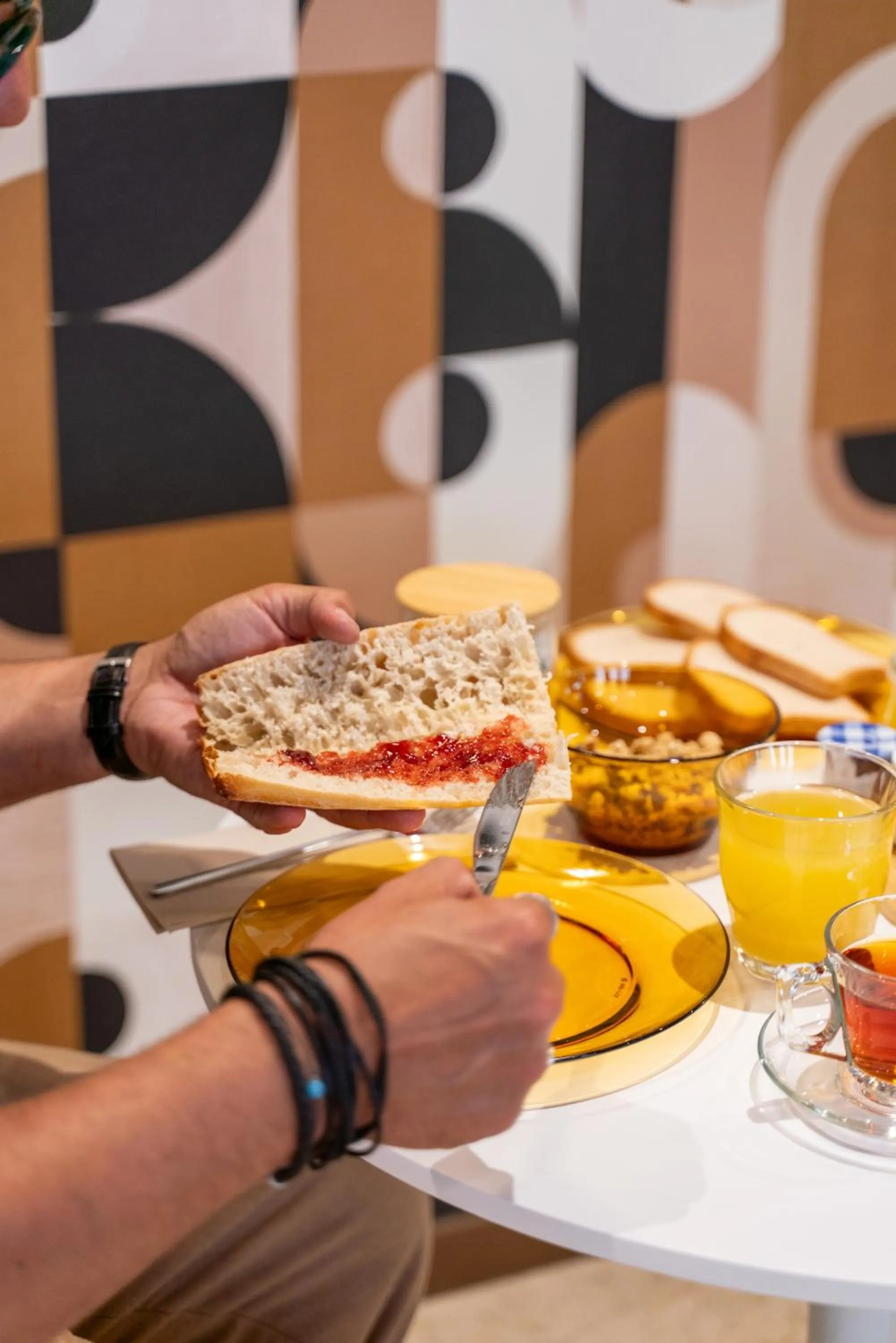 Continental breakfast in Hôtel Comté de Nice