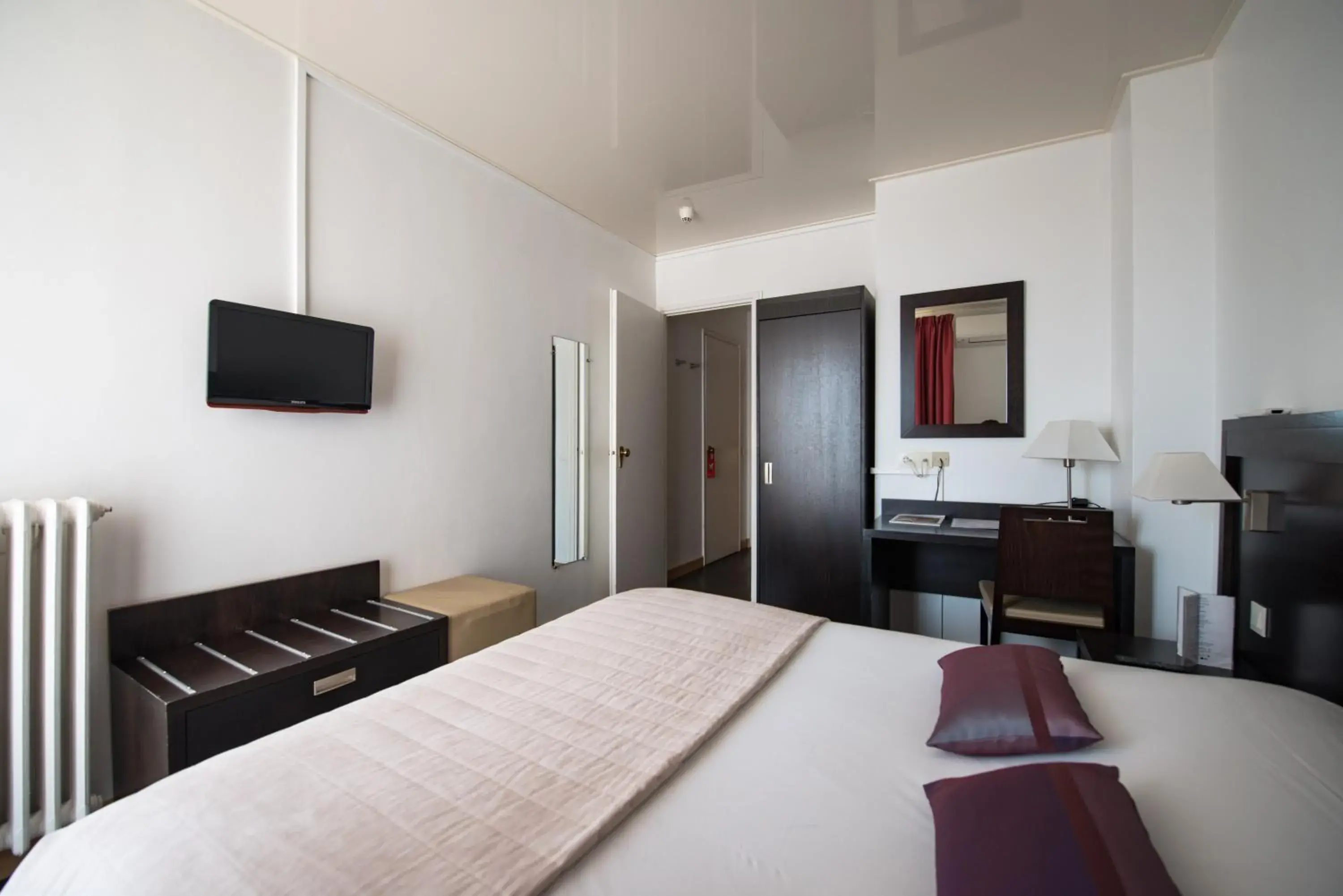 Superior Double Room in Hôtel Comté de Nice Superior Double Room in Hôtel Comté de Nice