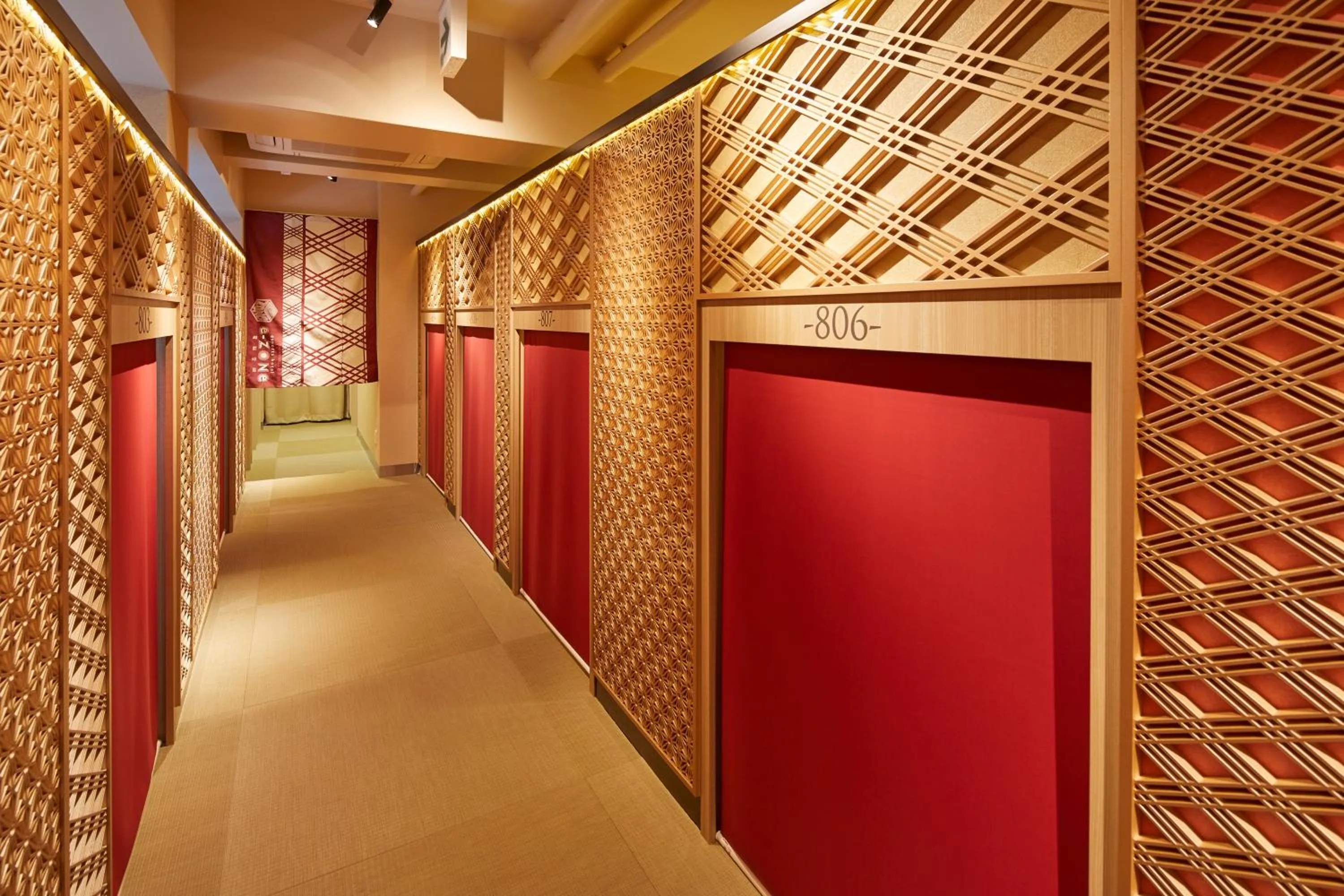 Photo of the whole room in esports hotel e-ZONe 電脳空間