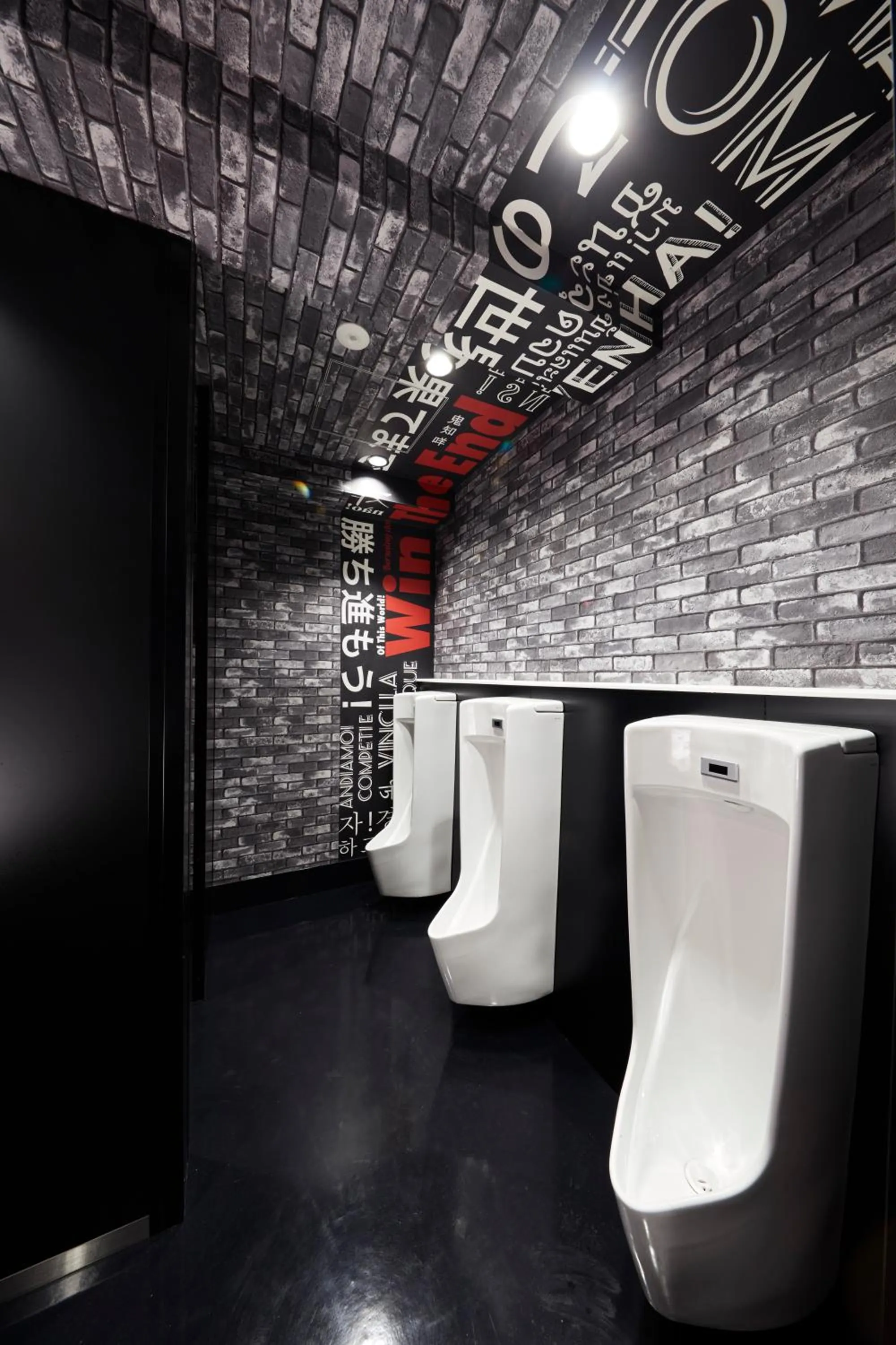 Toilet in esports hotel e-ZONe 電脳空間