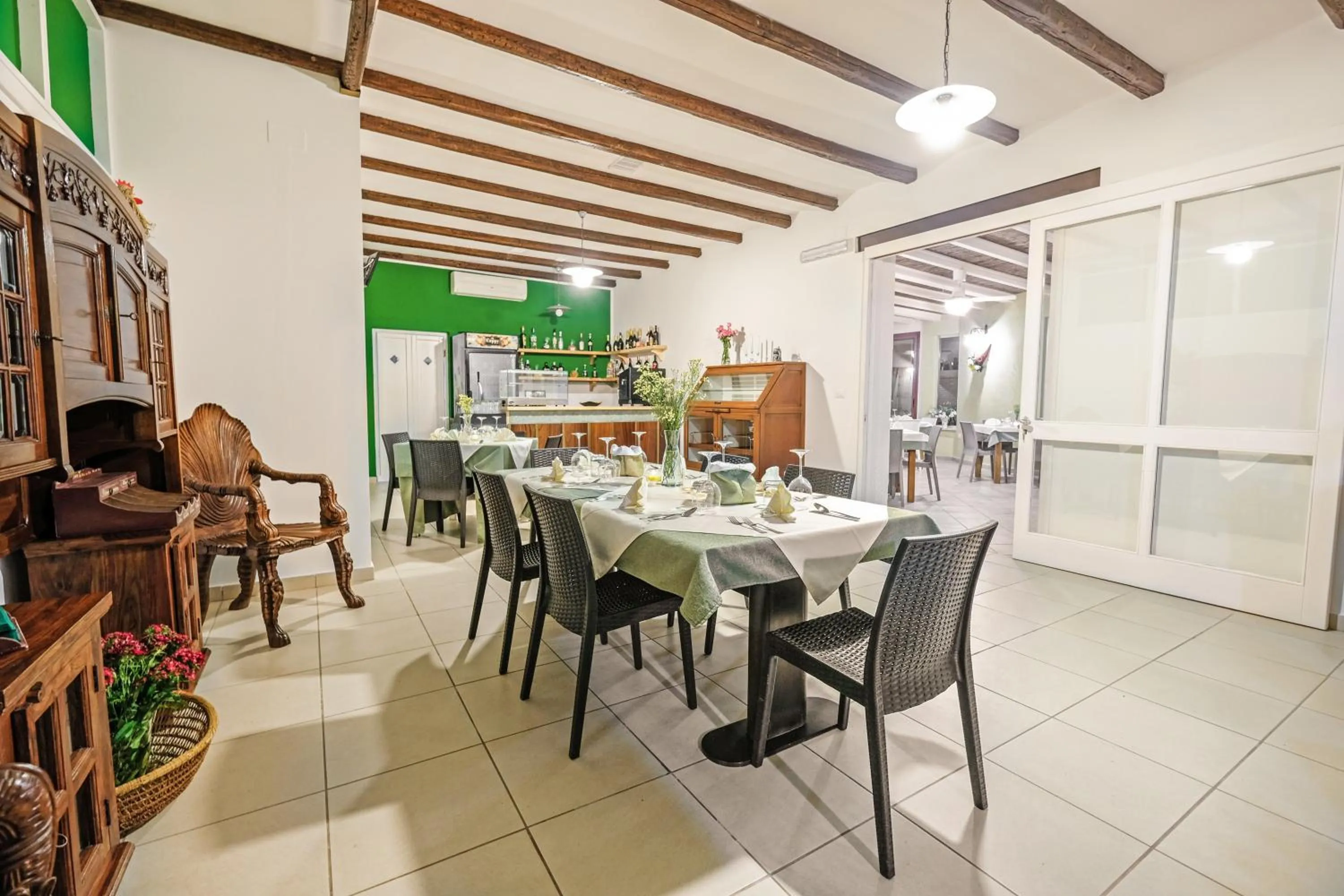 Restaurant/places to eat in Residence Contrada Schite