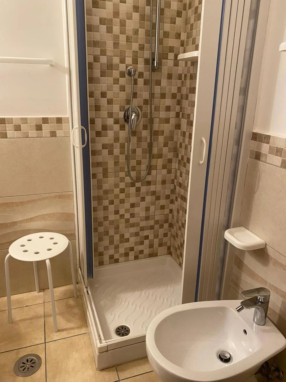 Shower in Hotel Germania