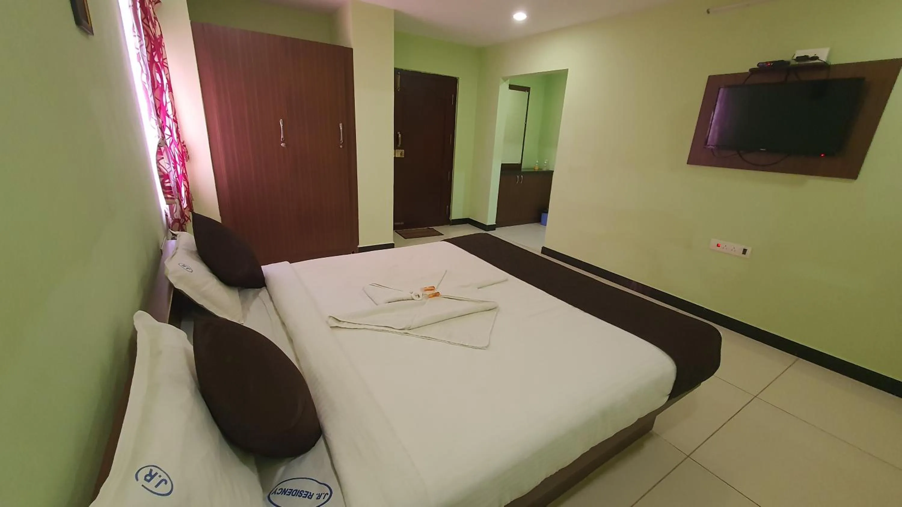 Photo of the whole room, Bed in JR Guest Home