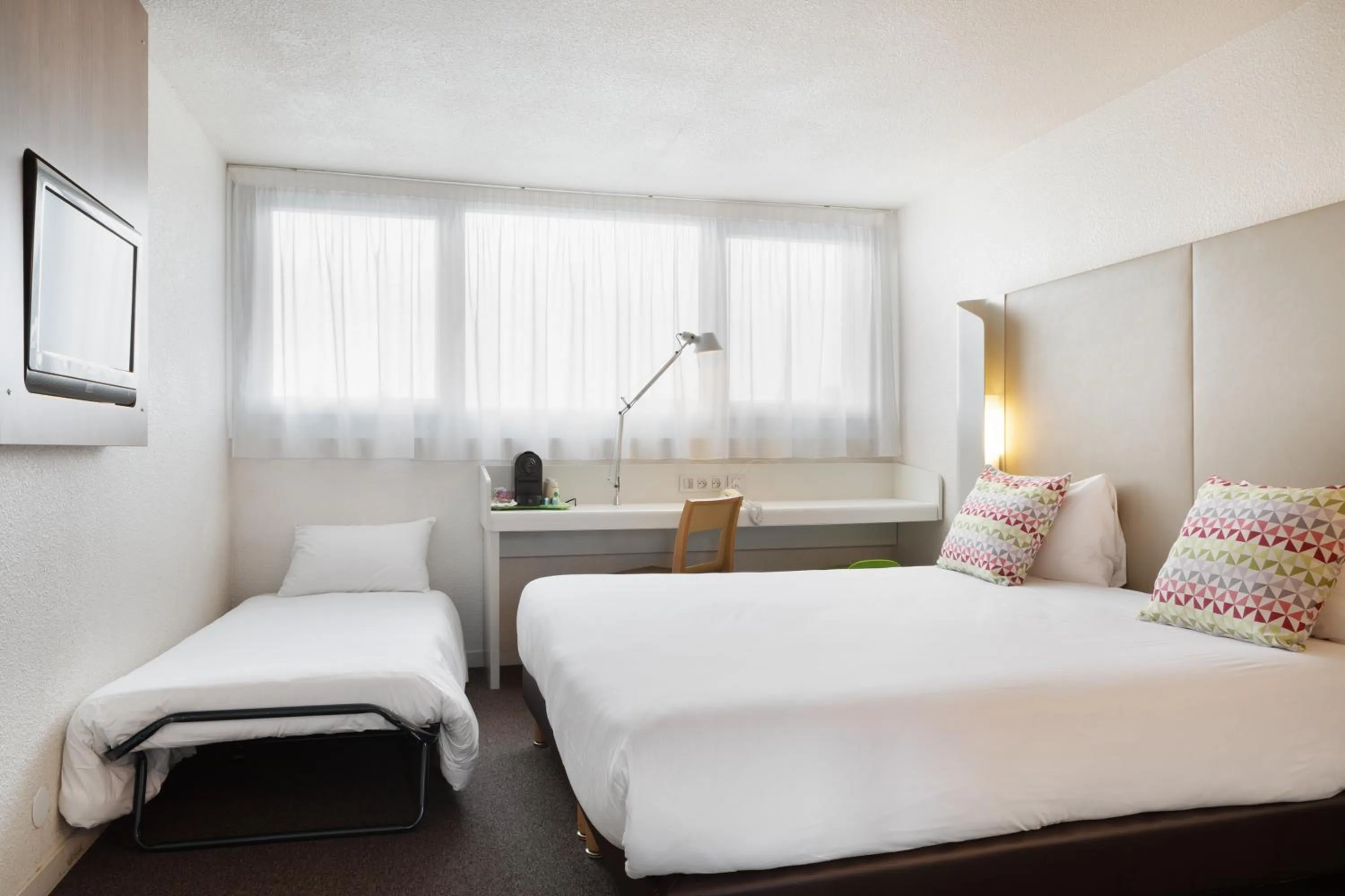 Photo of the whole room, Bed in Campanile Créteil - Bonneuil Sur Marne