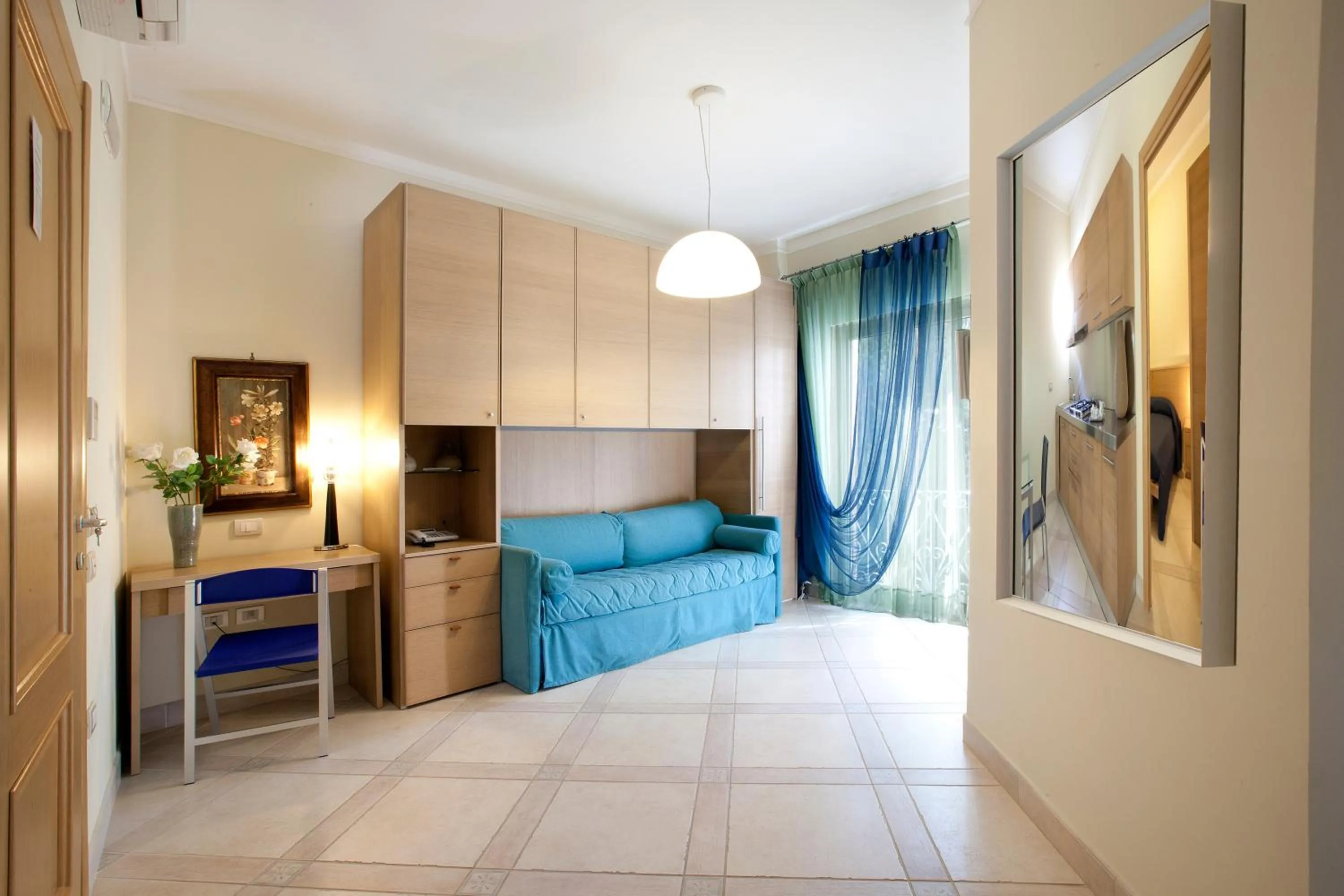 Day, Bed in Posidonia Residence