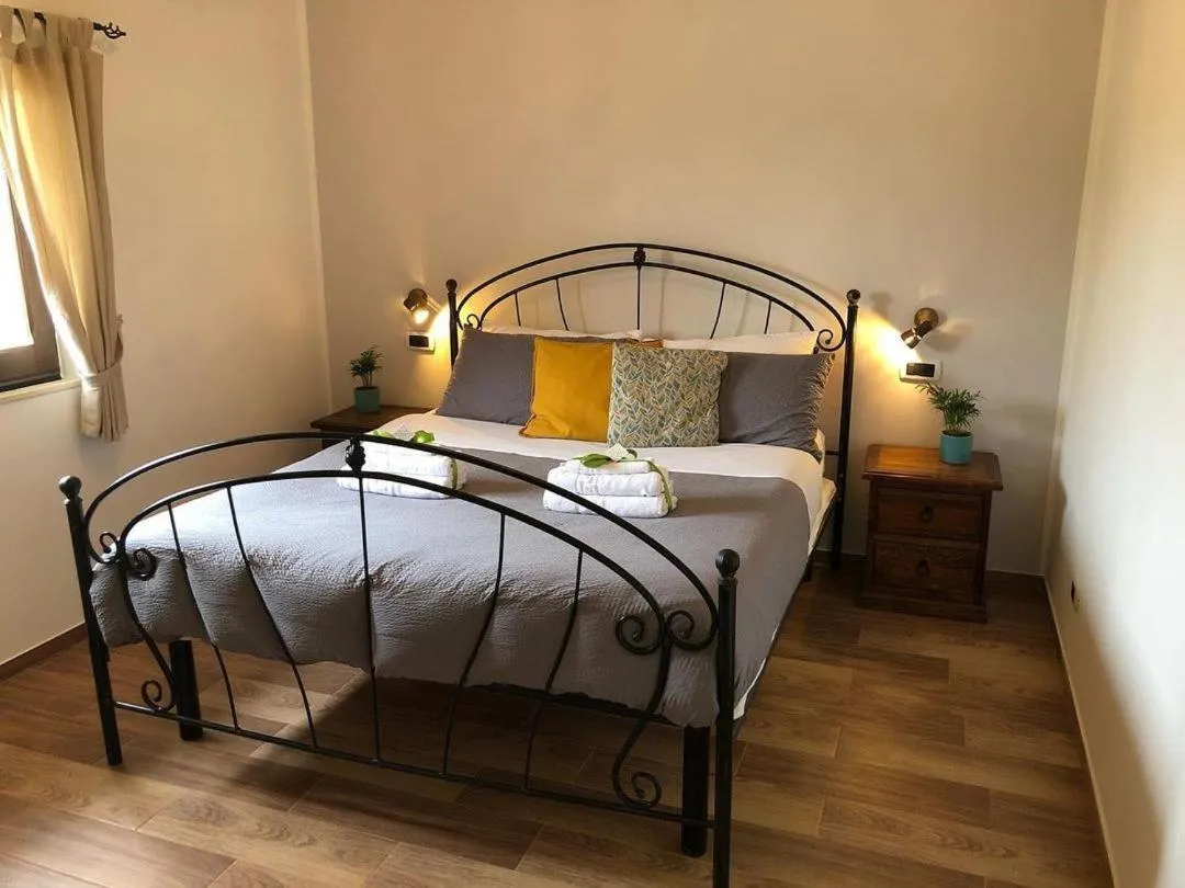 Bedroom, Bed in B&B Mandorla Amara