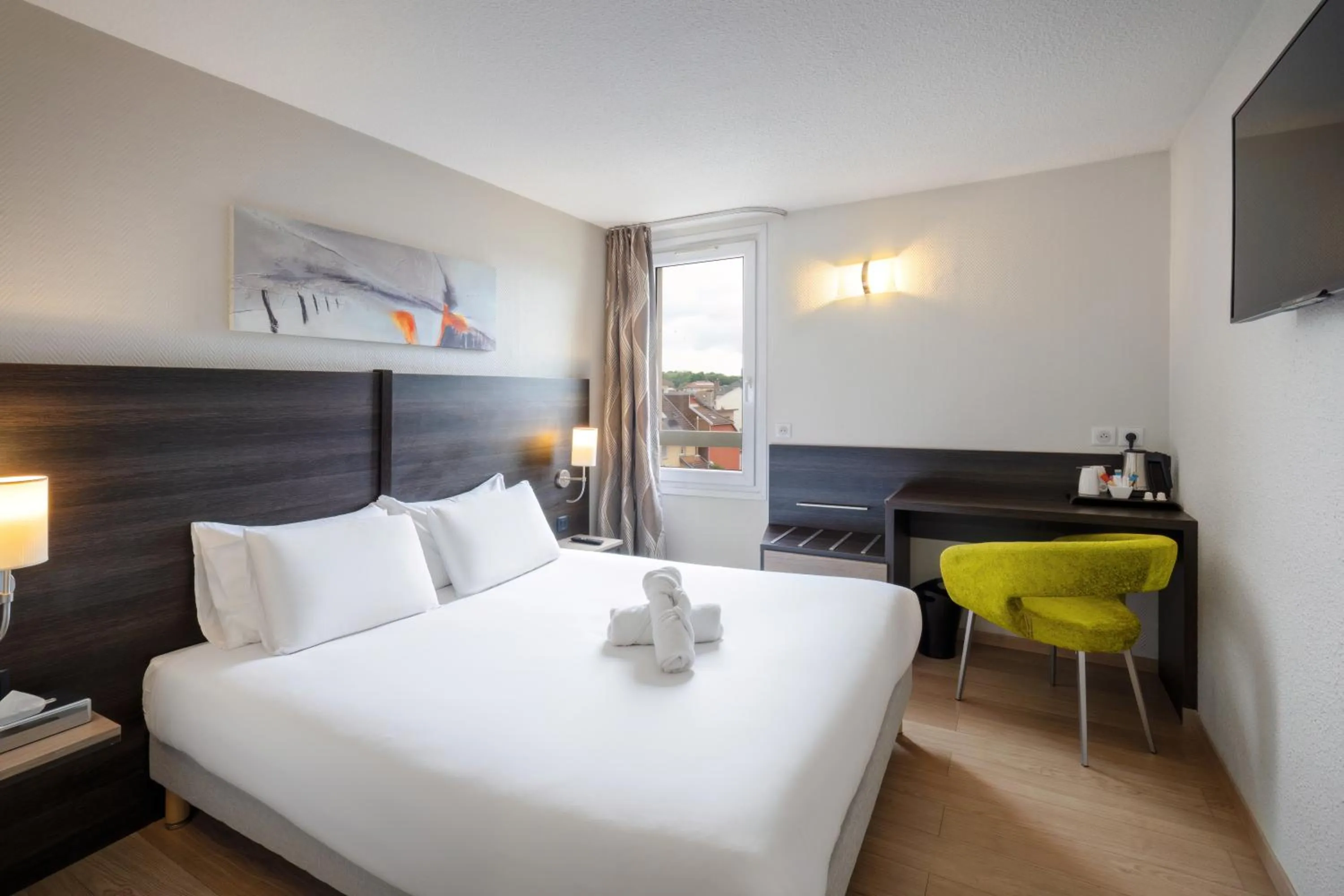 Bedroom, Bed in Kyriad Belfort Centre Gare