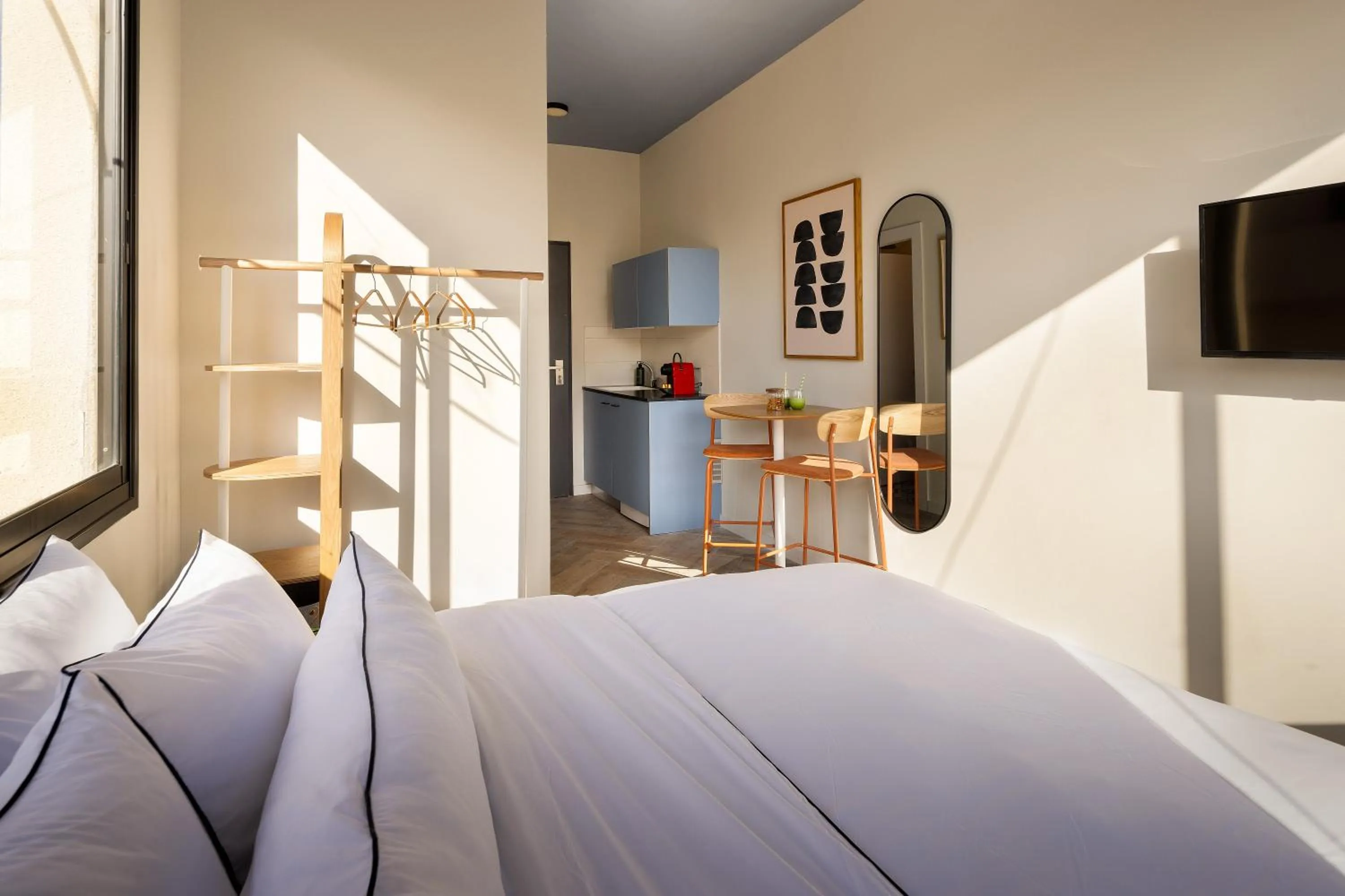 Bedroom, Bed in Monochrome - by Loginn Tel-Avivian hotels