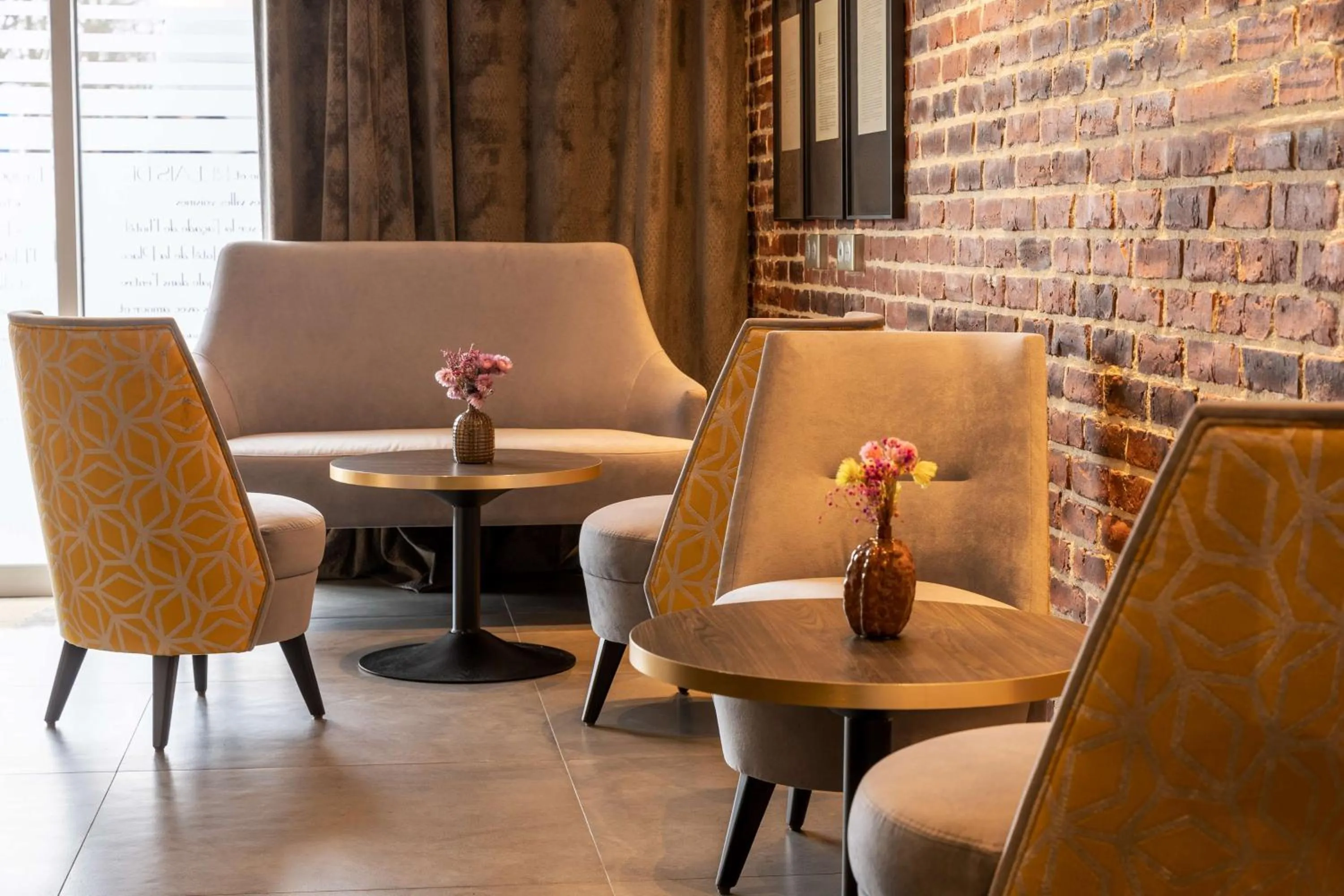 Living room in Best Western Royal Hotel Caen