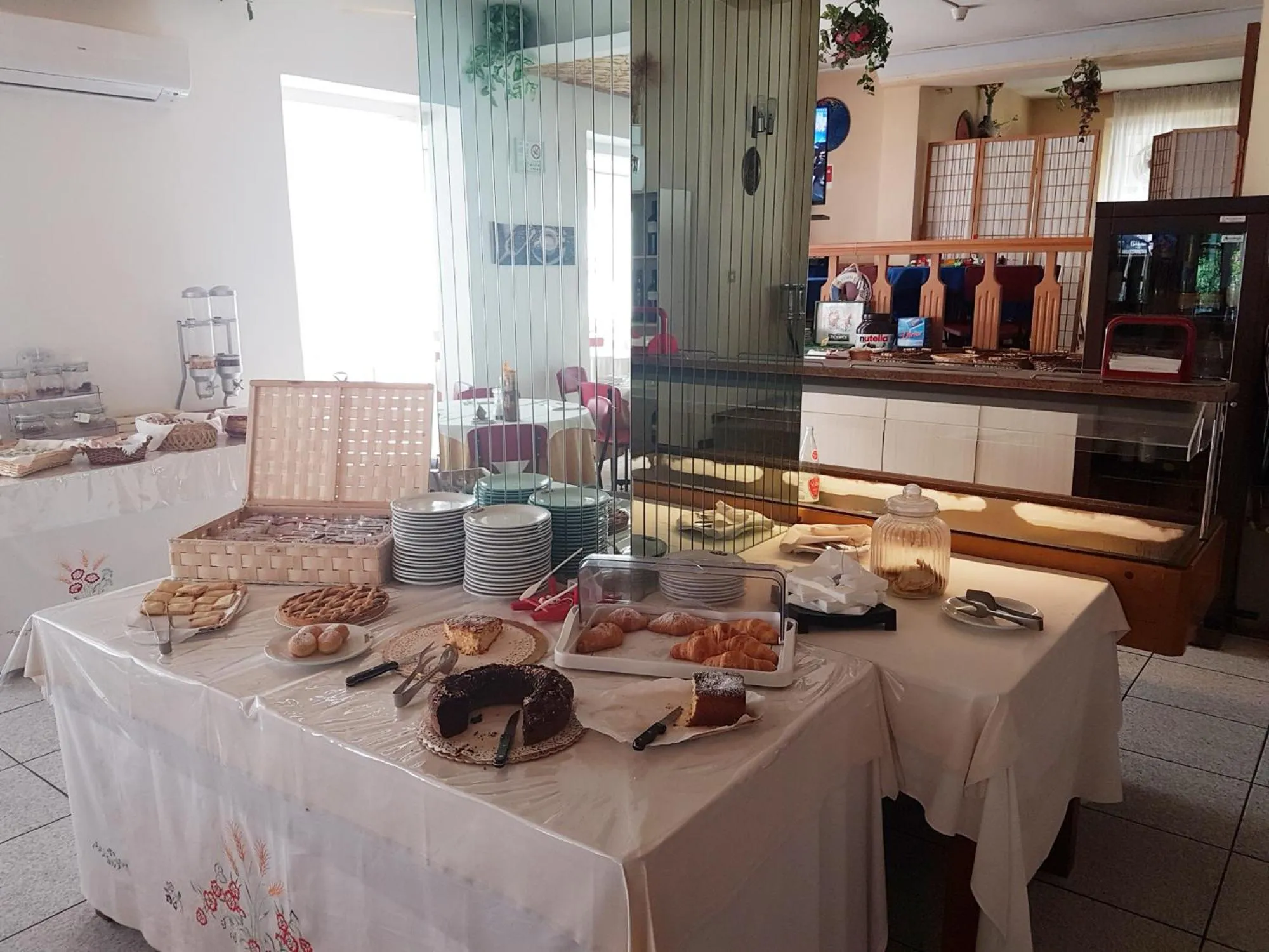 Food and drinks in Hotel Meris