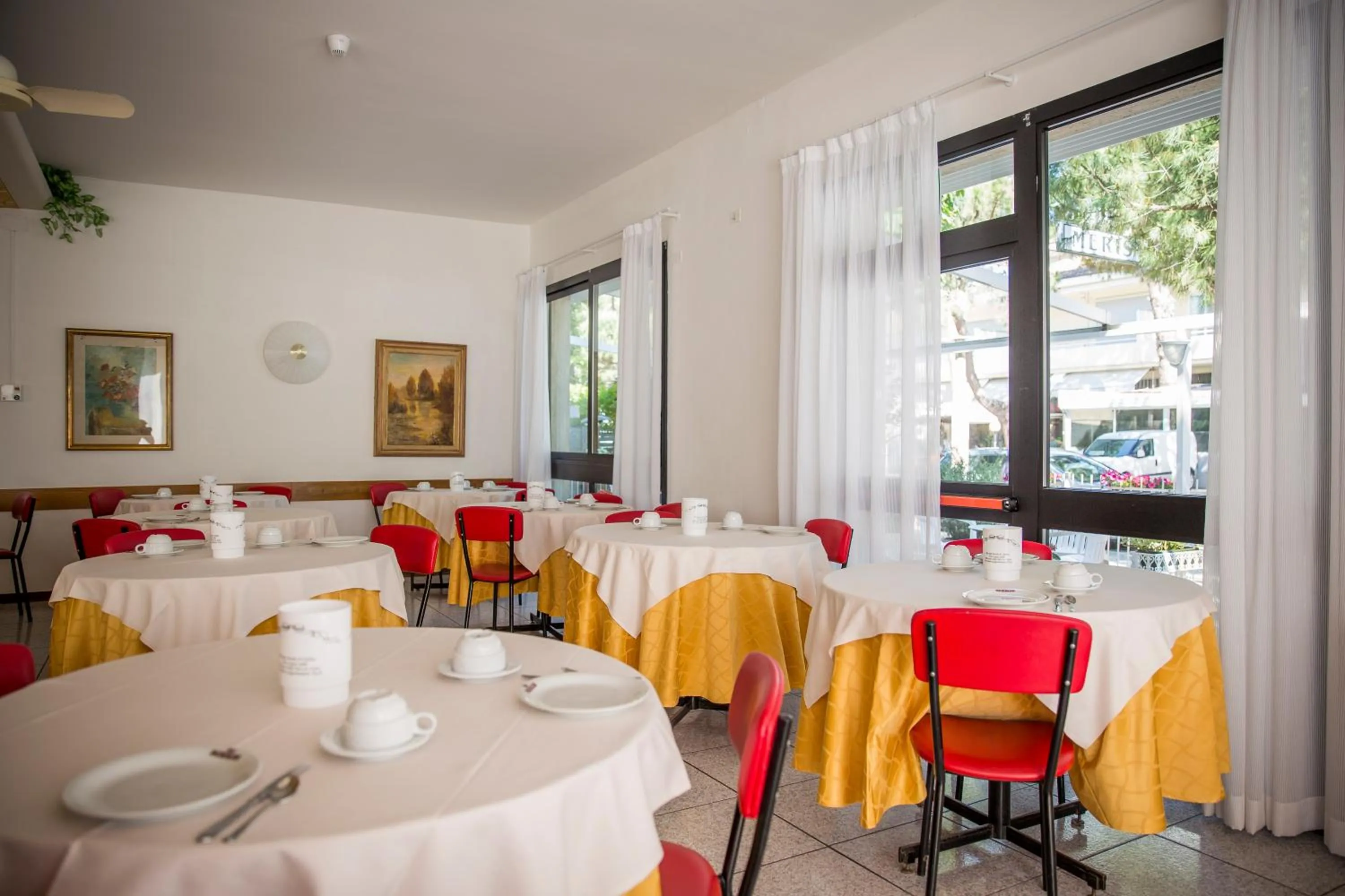Restaurant/places to eat in Hotel Meris
