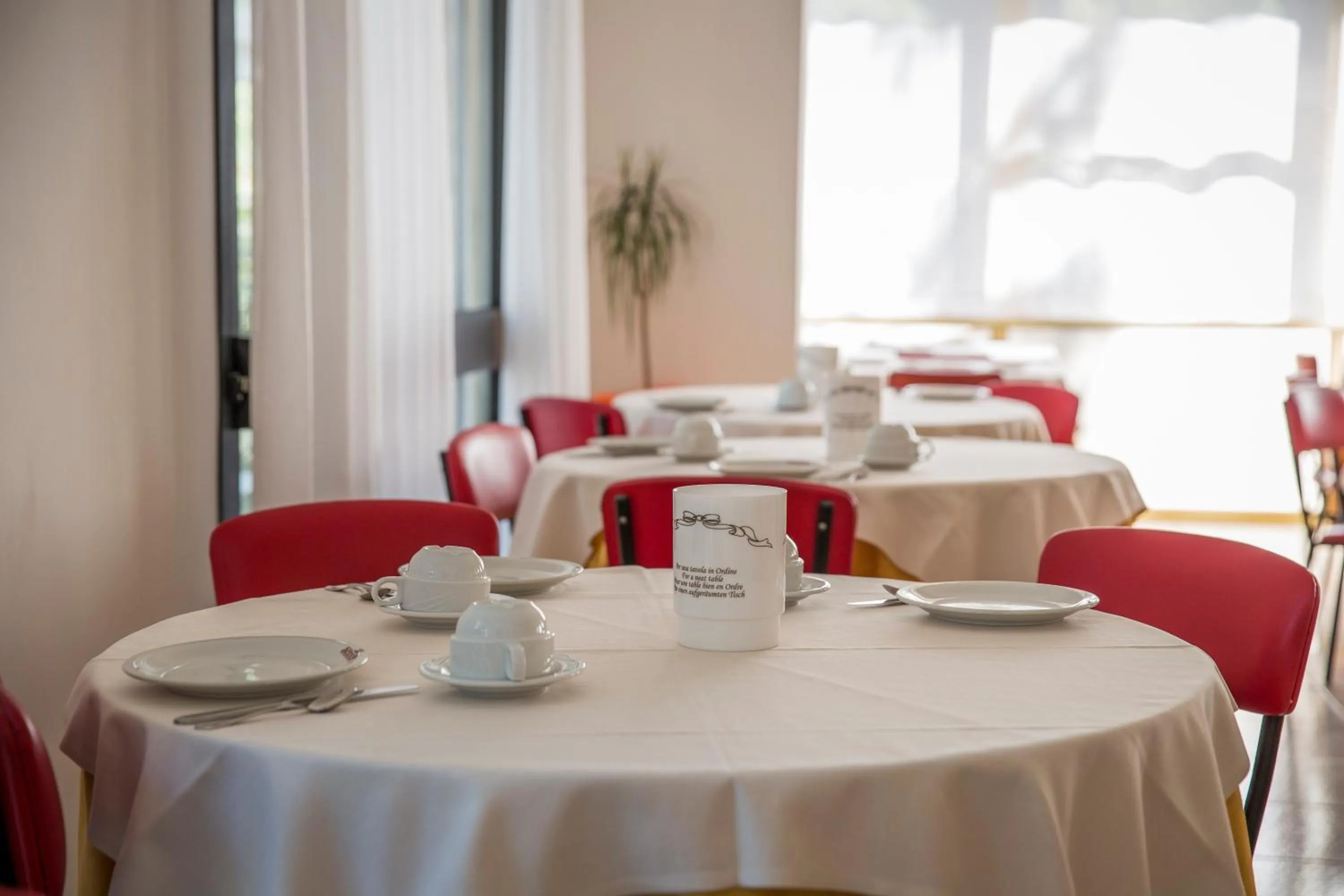 Restaurant/places to eat in Hotel Meris