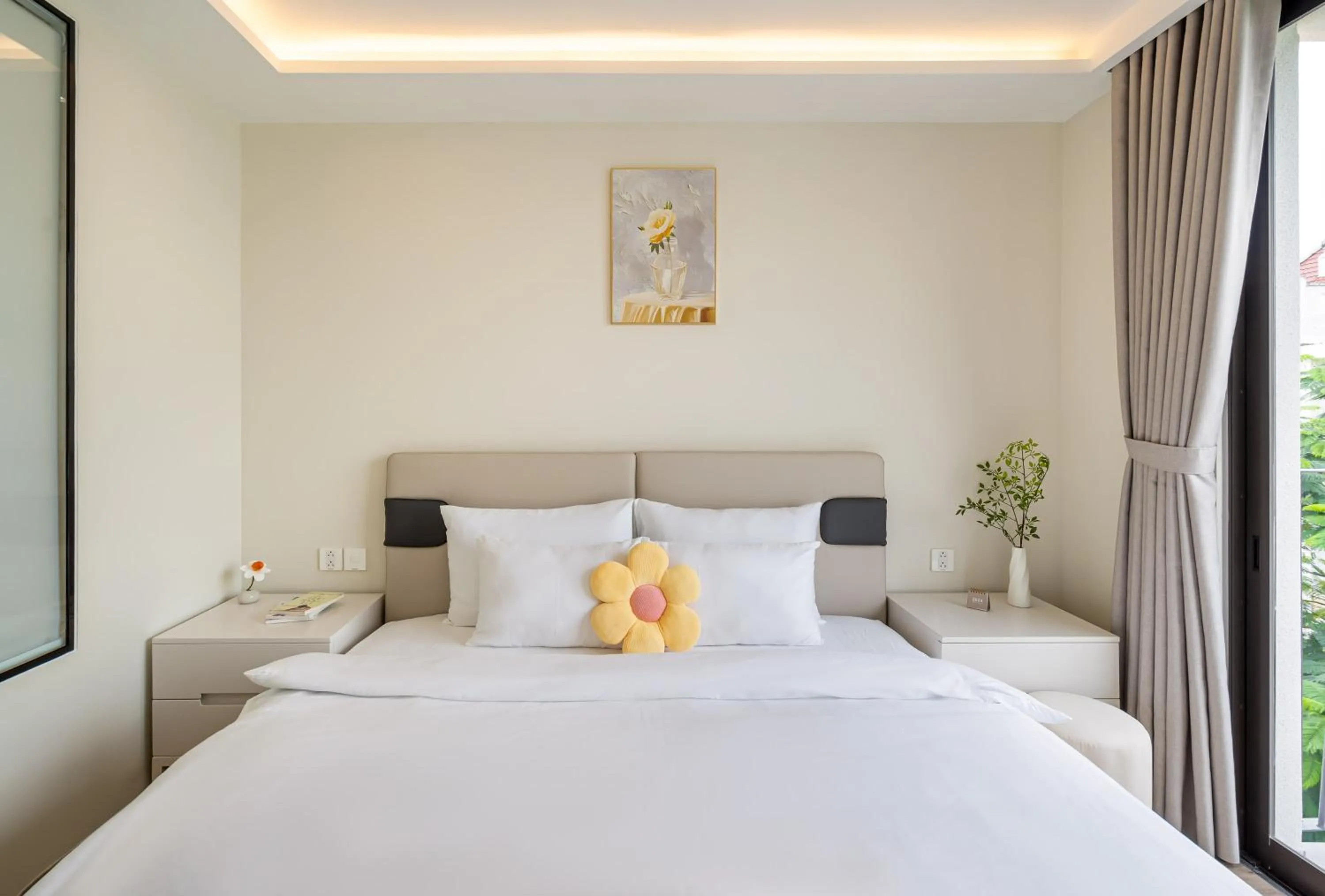 One-Bedroom Apartment with Balcony in The Royal Homies - Phu My Hung