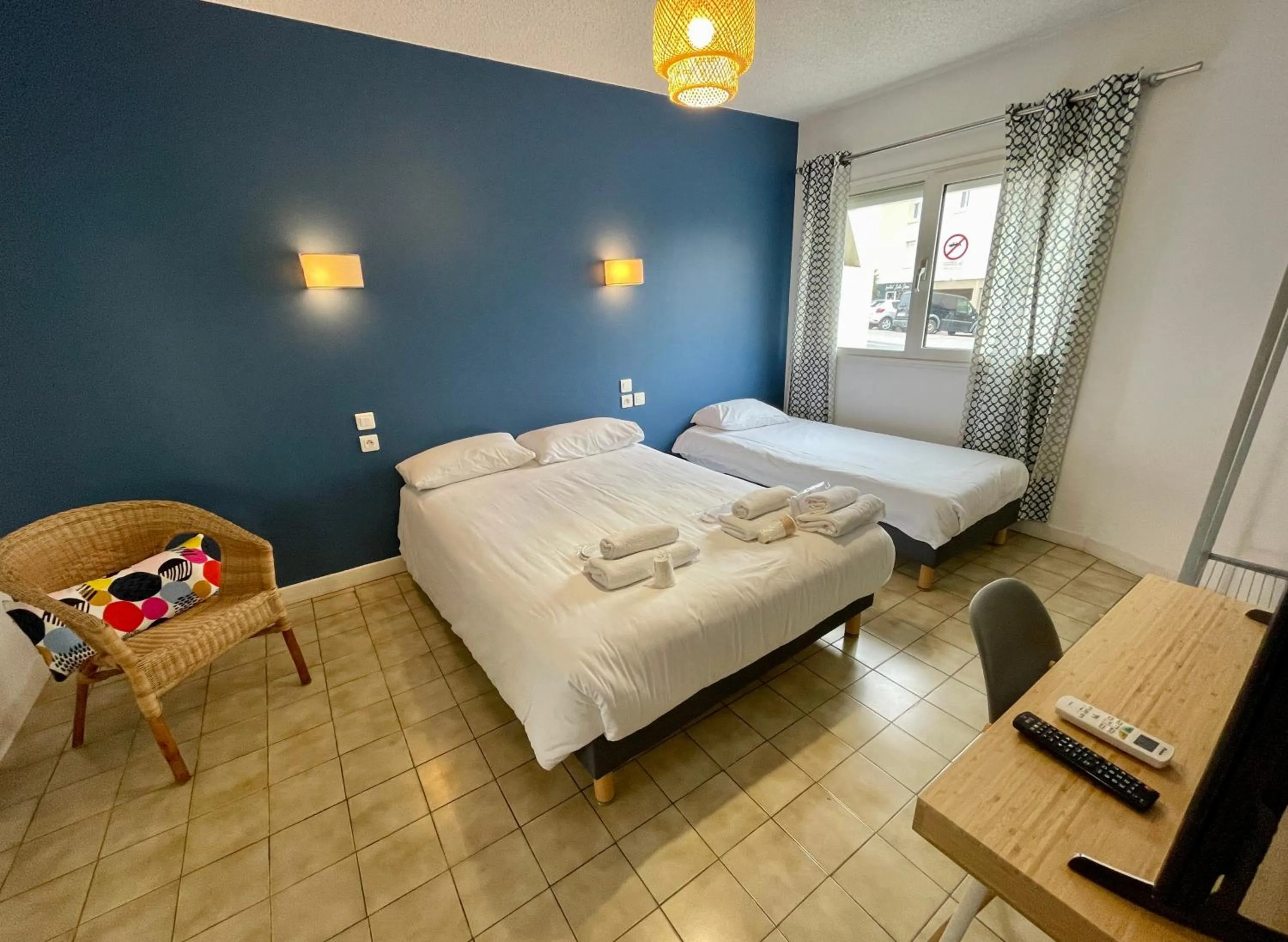 Bed in Hotel AMERIQUE