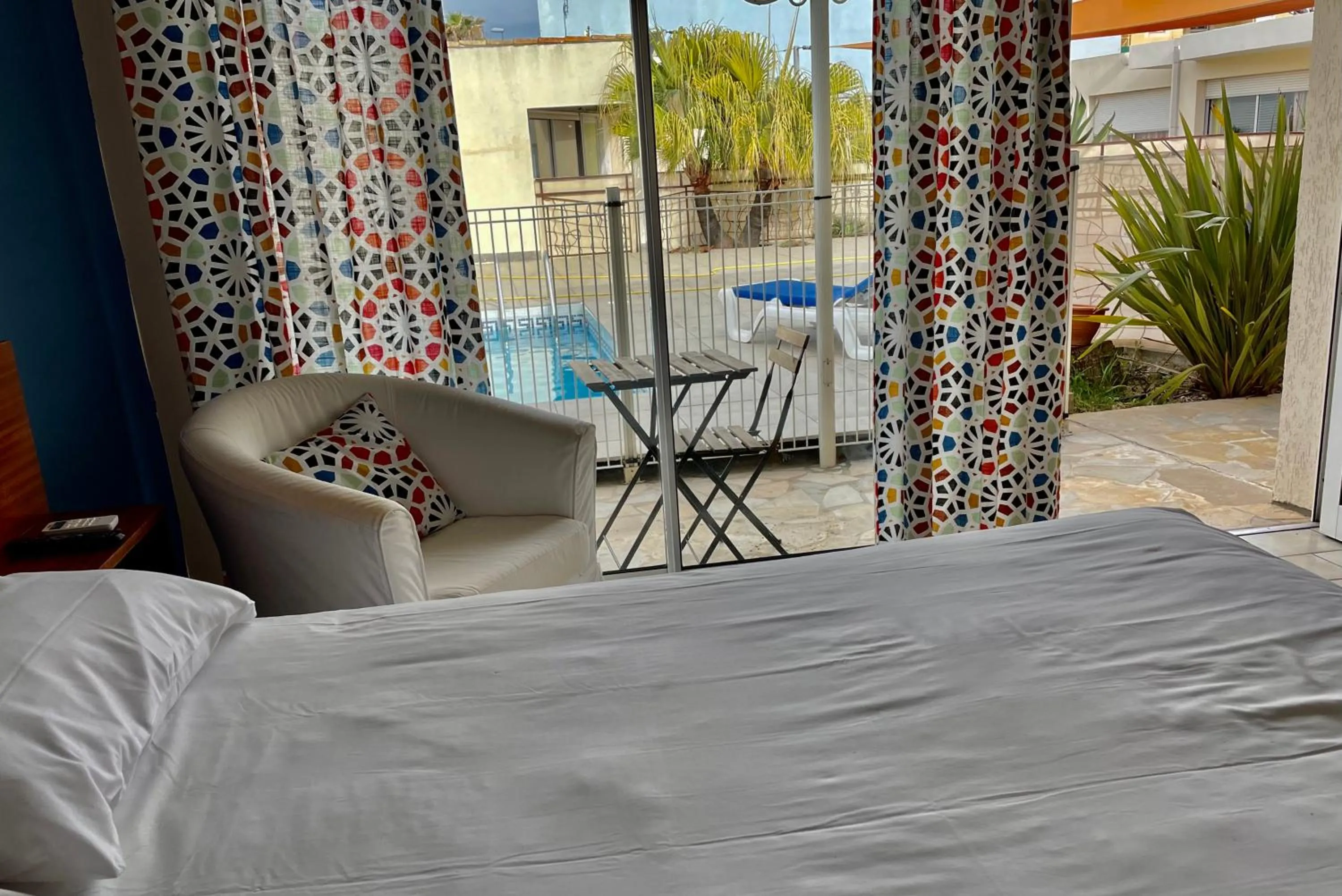 Swimming pool, Bed in Hotel AMERIQUE