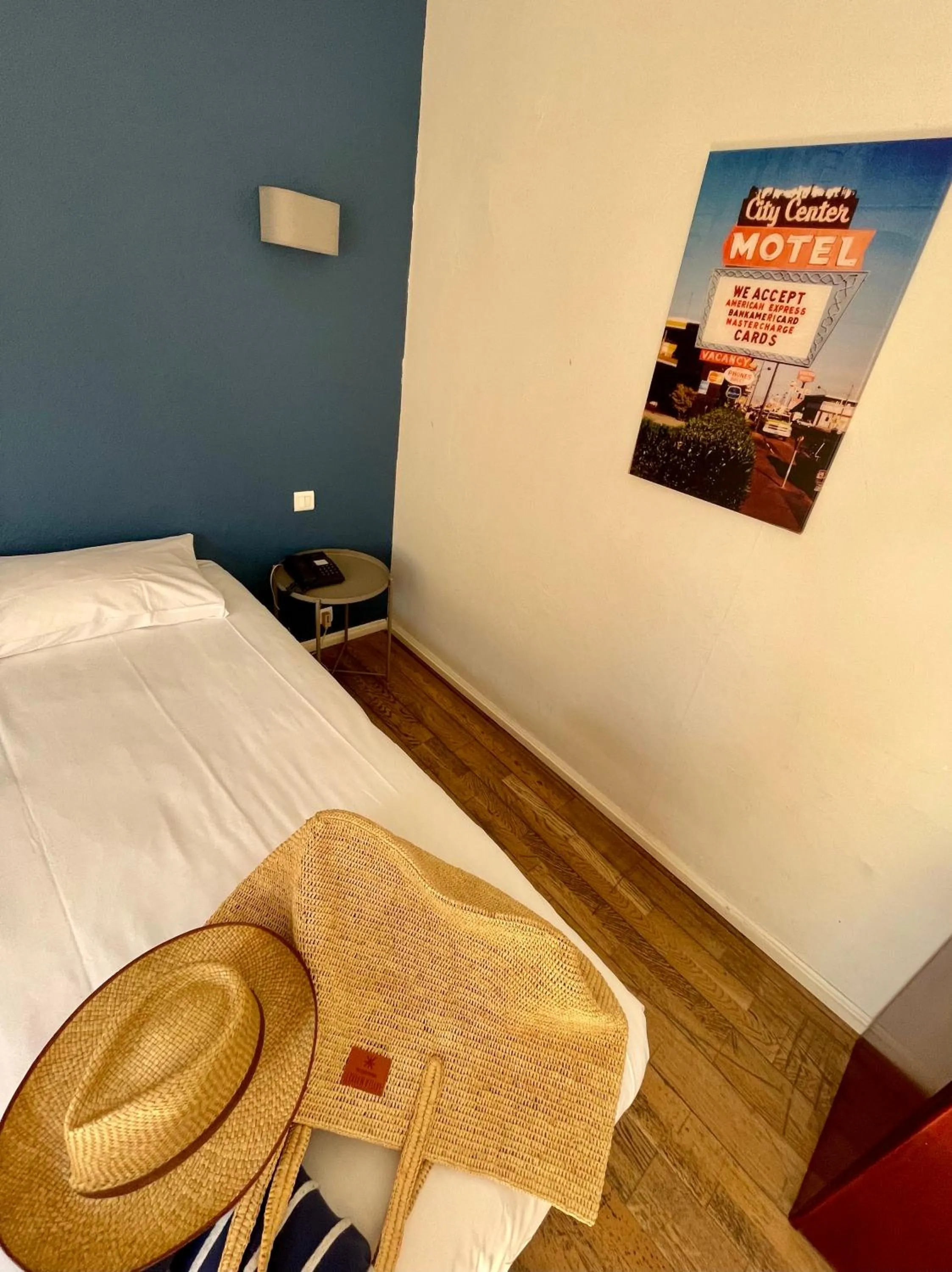 Swimming pool, Bed in Hotel AMERIQUE