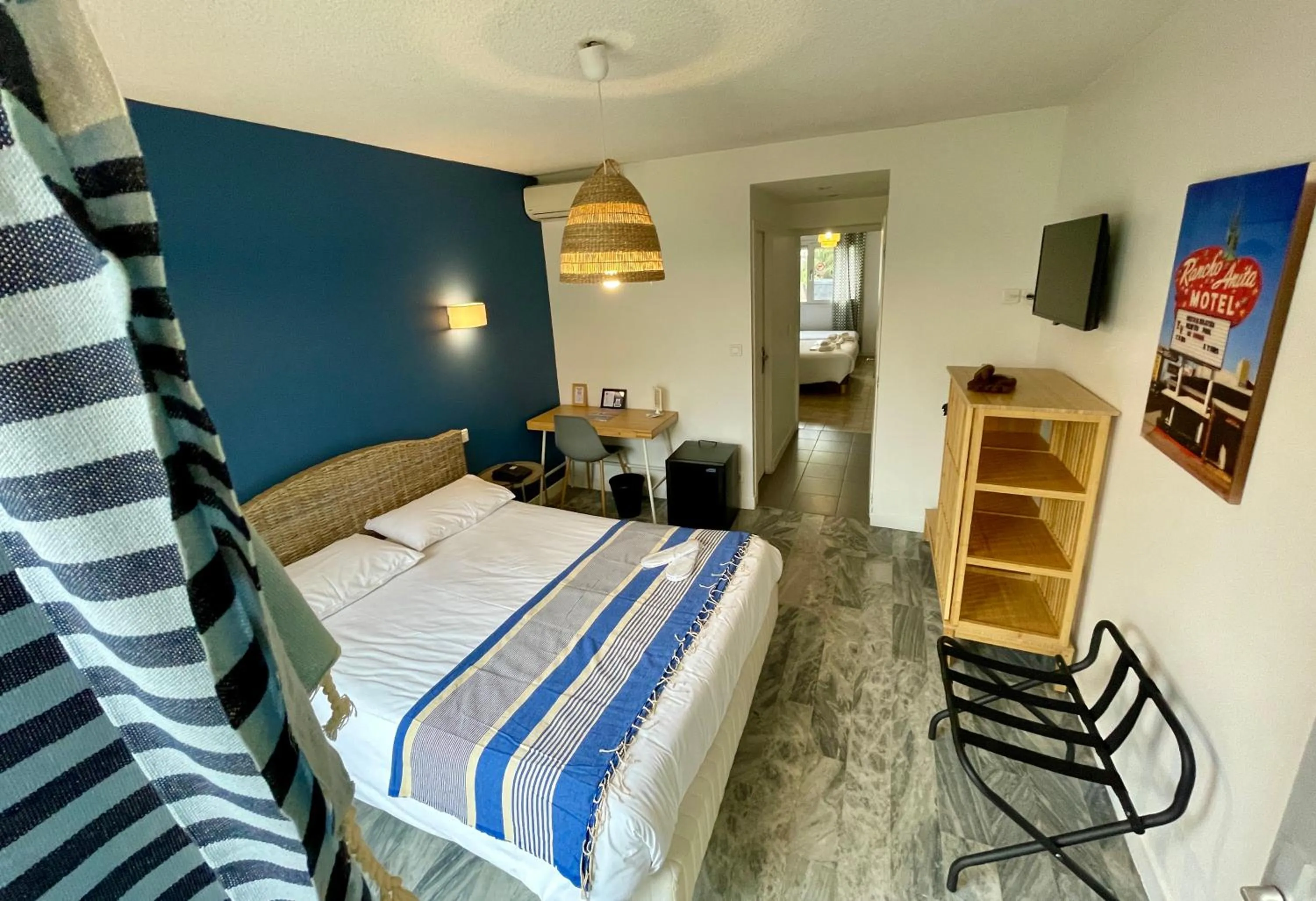 Bed in Hotel AMERIQUE