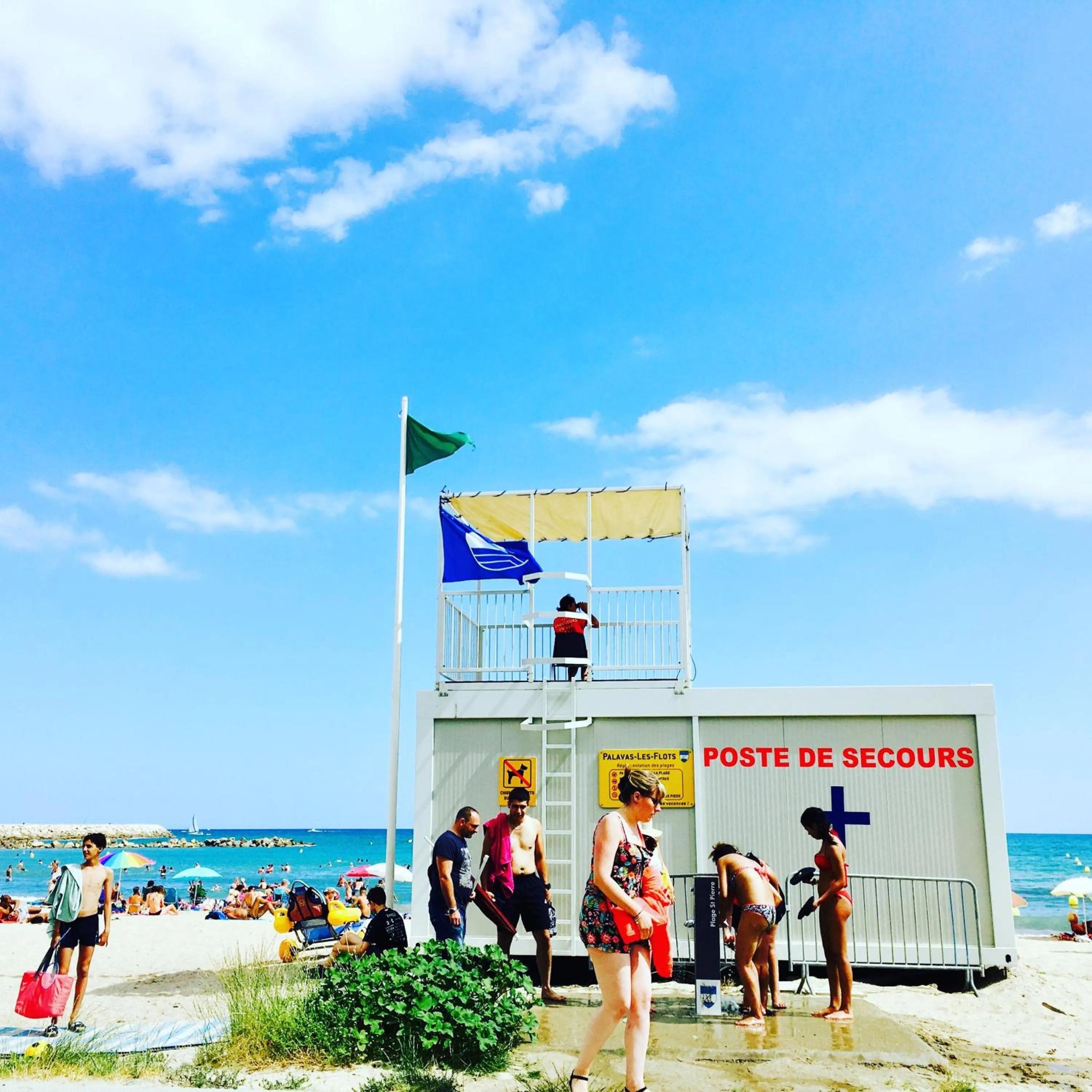 People in Hotel AMERIQUE