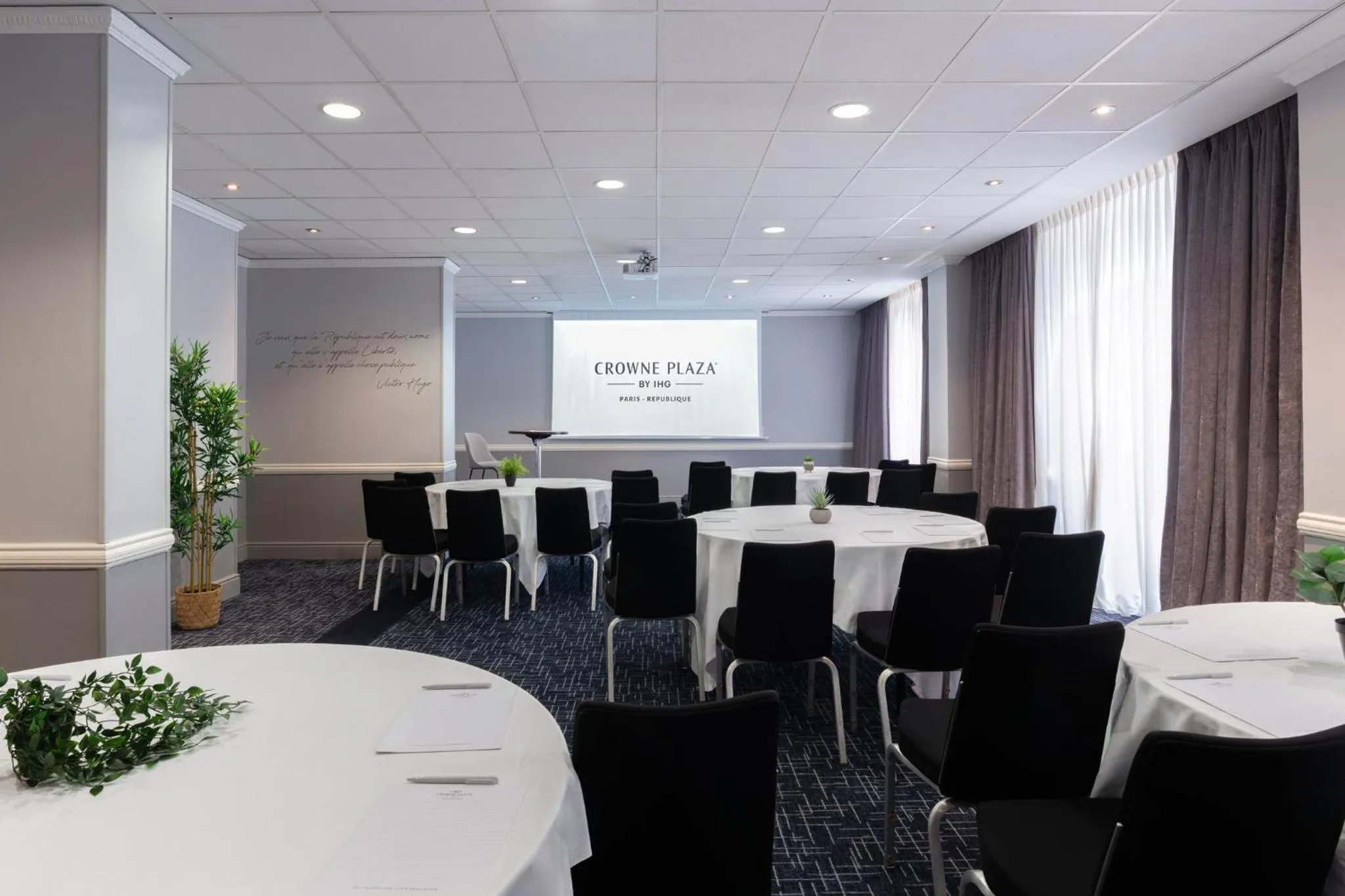 Meeting/conference room in Crowne Plaza Paris - Republique by IHG