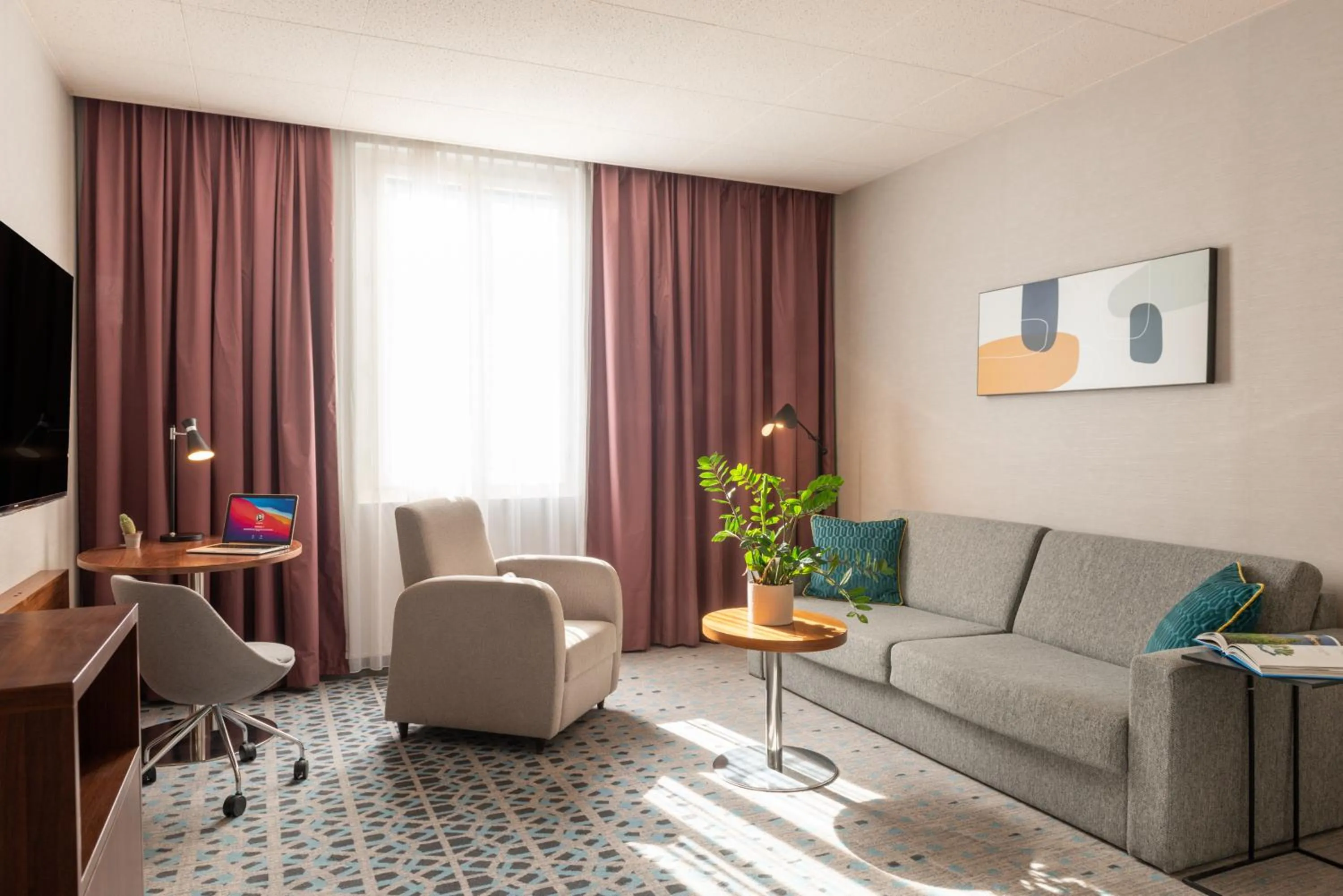 Living room in Crowne Plaza Paris - Republique by IHG