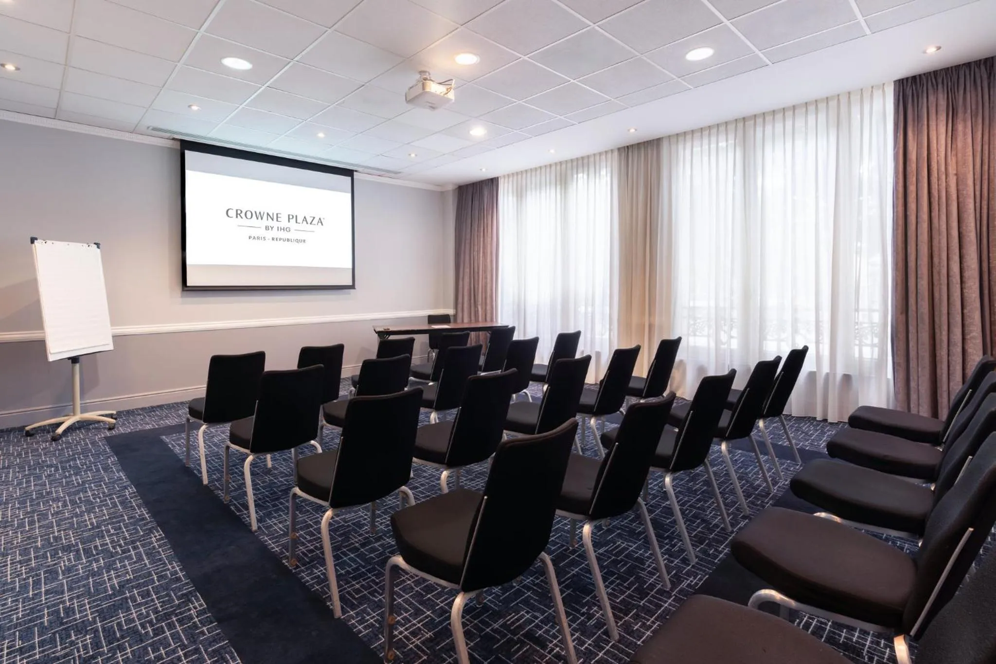Meeting/conference room in Crowne Plaza Paris - Republique by IHG