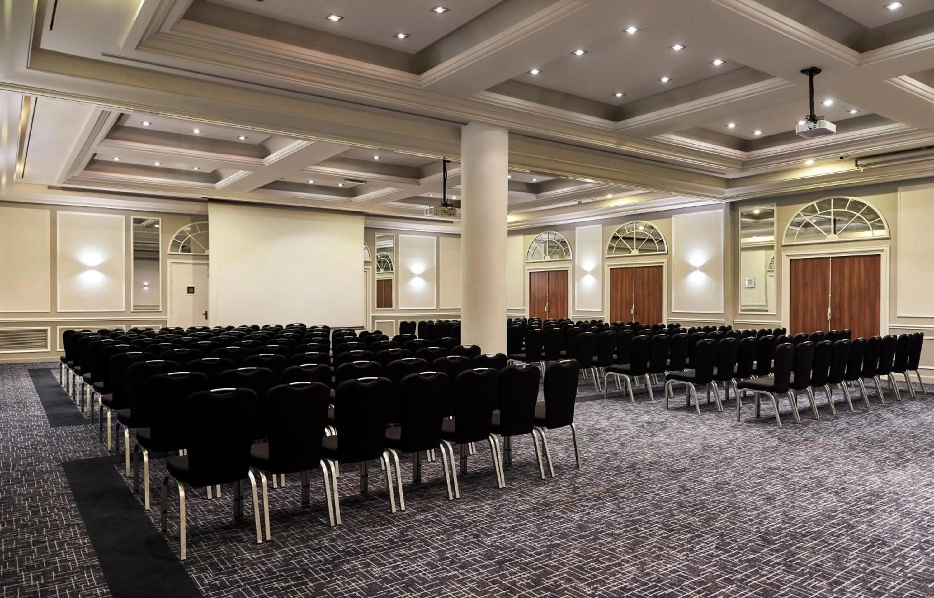 Meeting/conference room in Crowne Plaza Paris - Republique by IHG