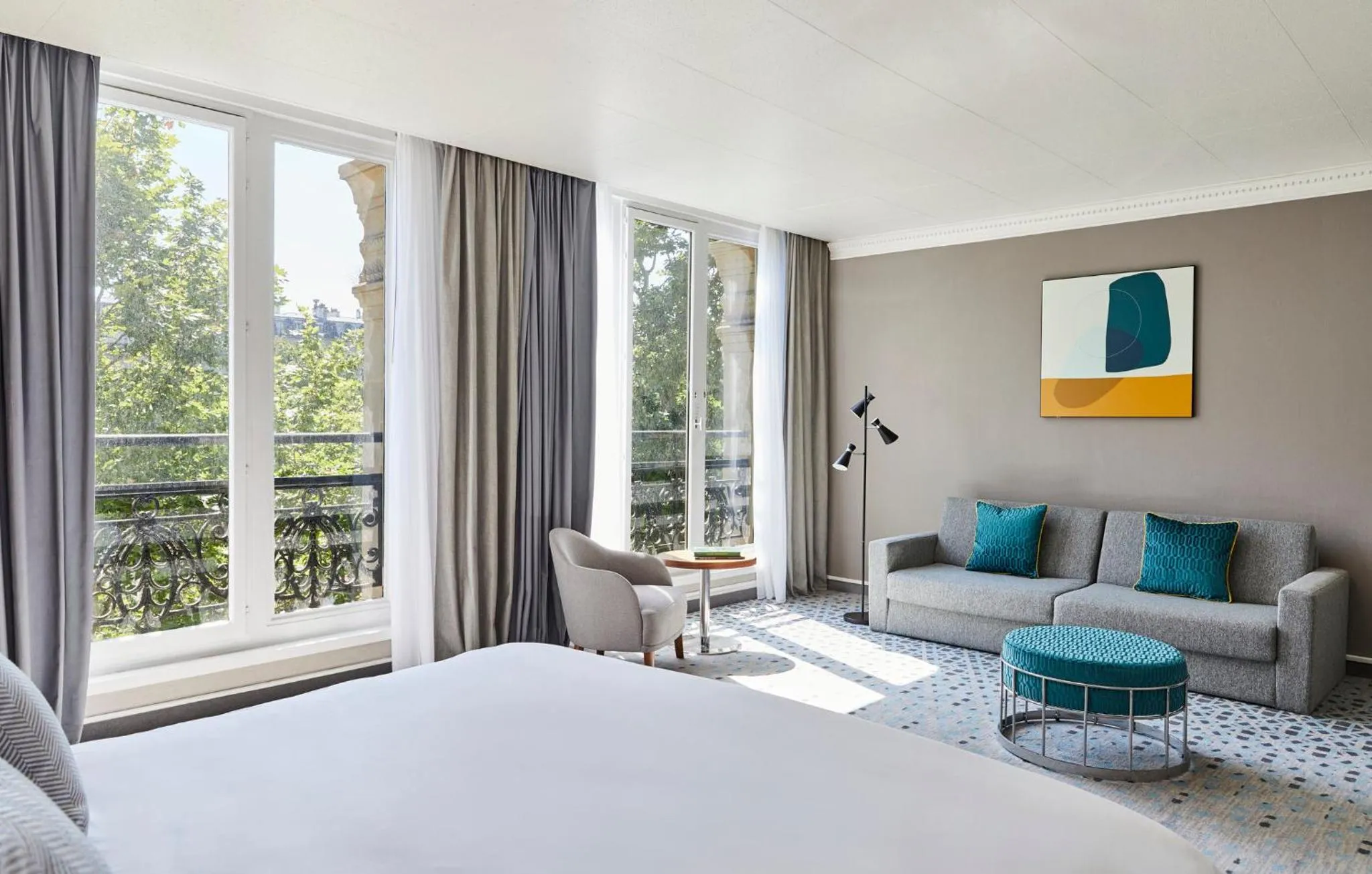 Photo of the whole room, Bed in Crowne Plaza Paris - Republique by IHG