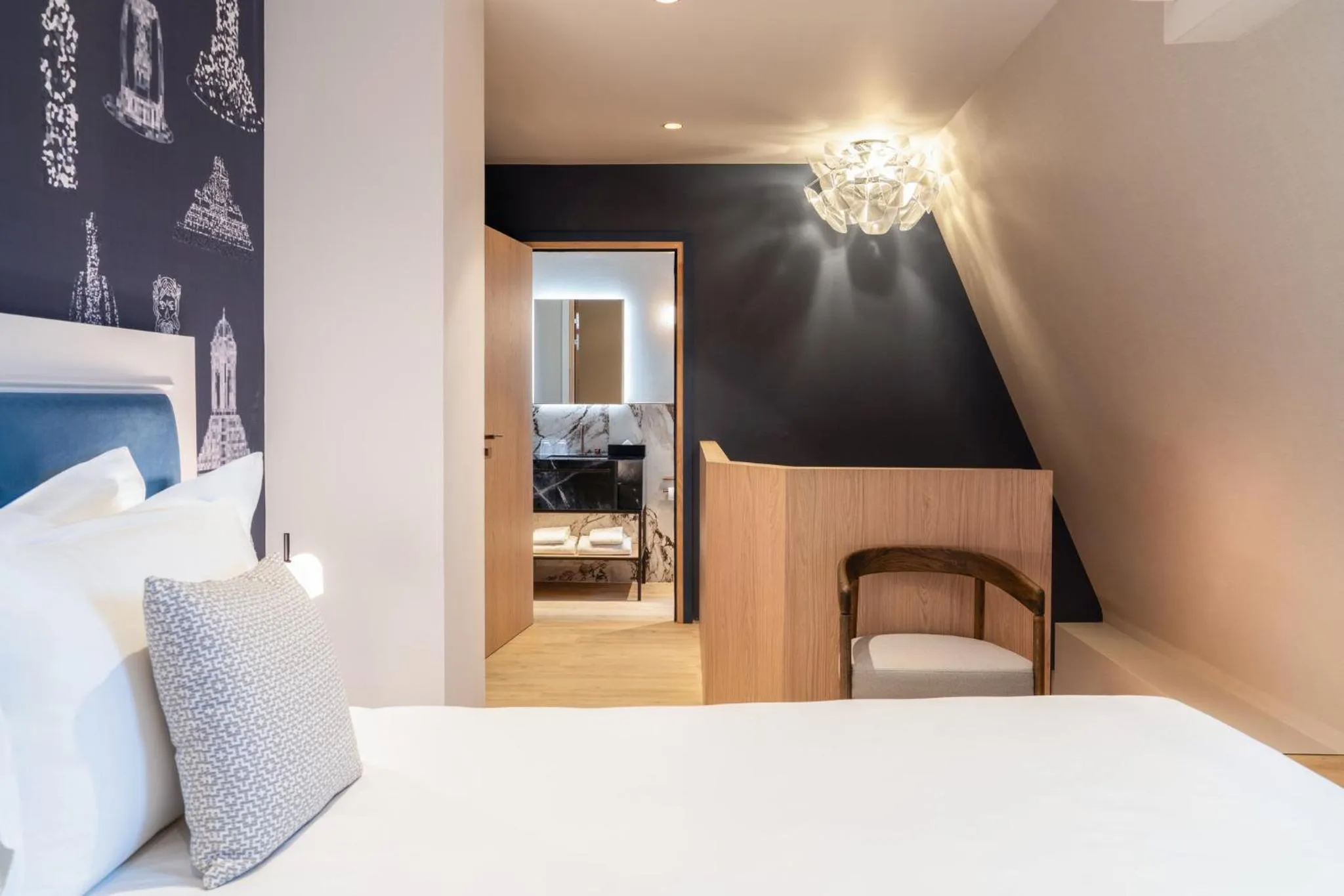 Photo of the whole room, Bed in Crowne Plaza Paris - Republique by IHG