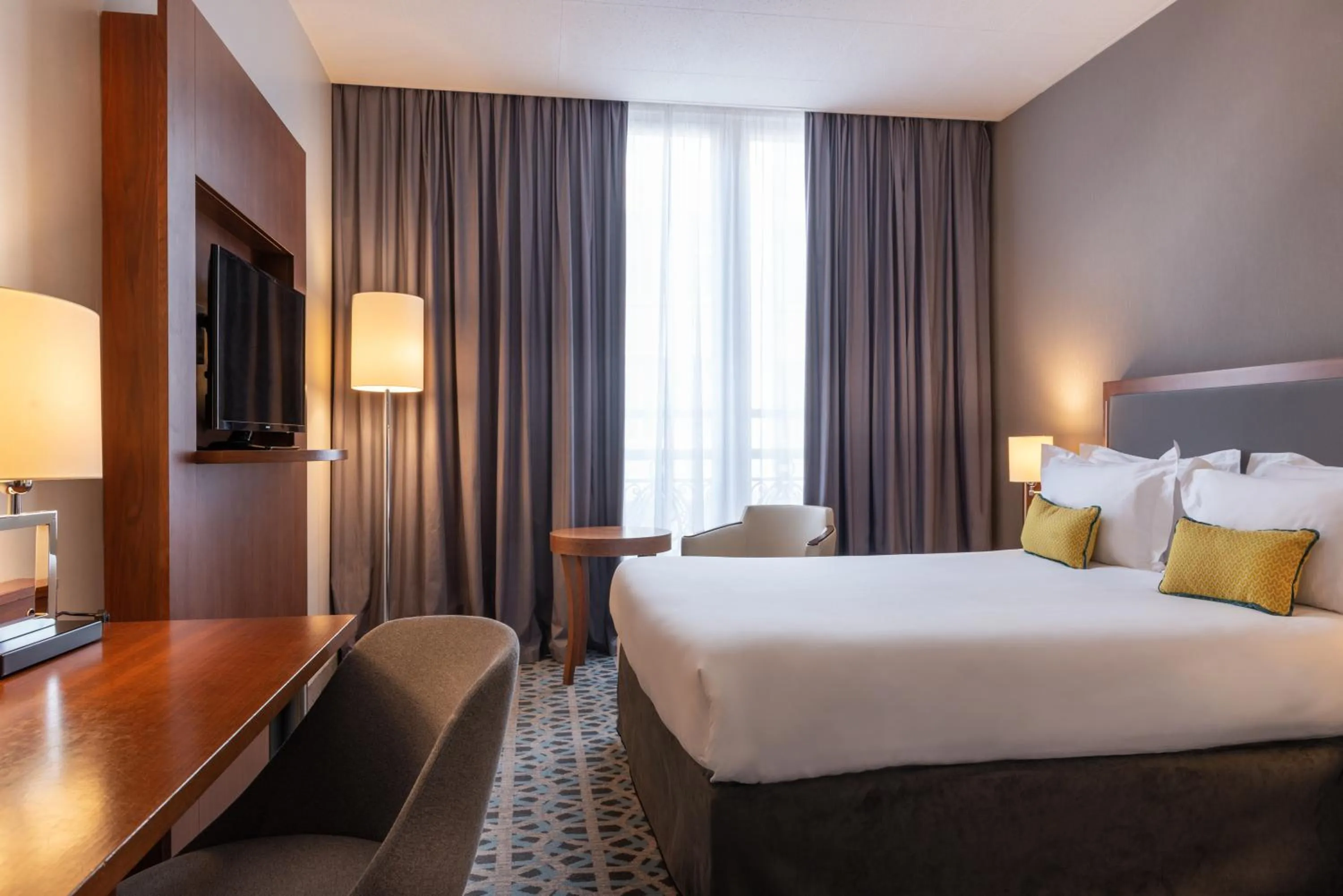 Bed in Crowne Plaza Paris - Republique by IHG