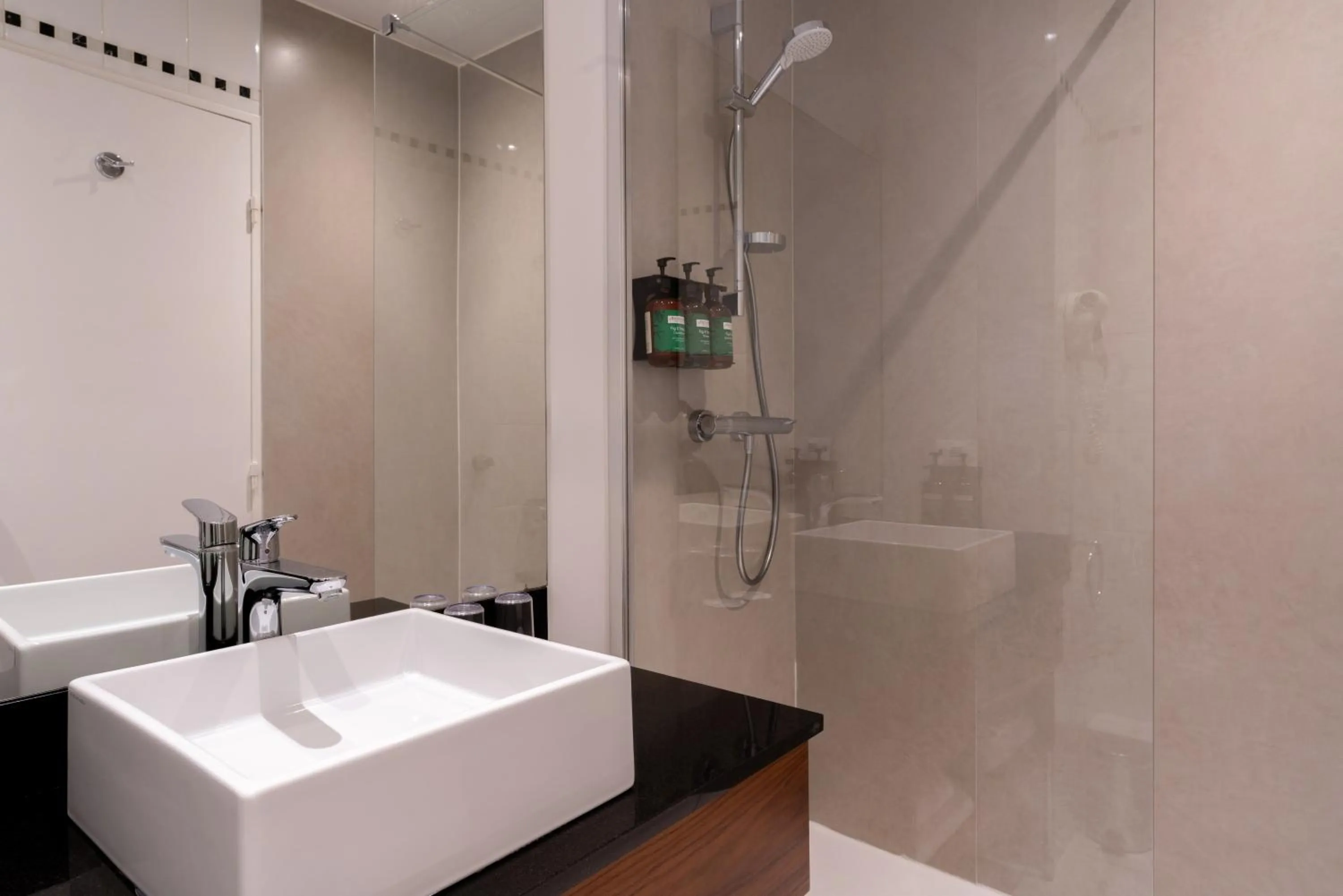 Shower in Crowne Plaza Paris - Republique by IHG