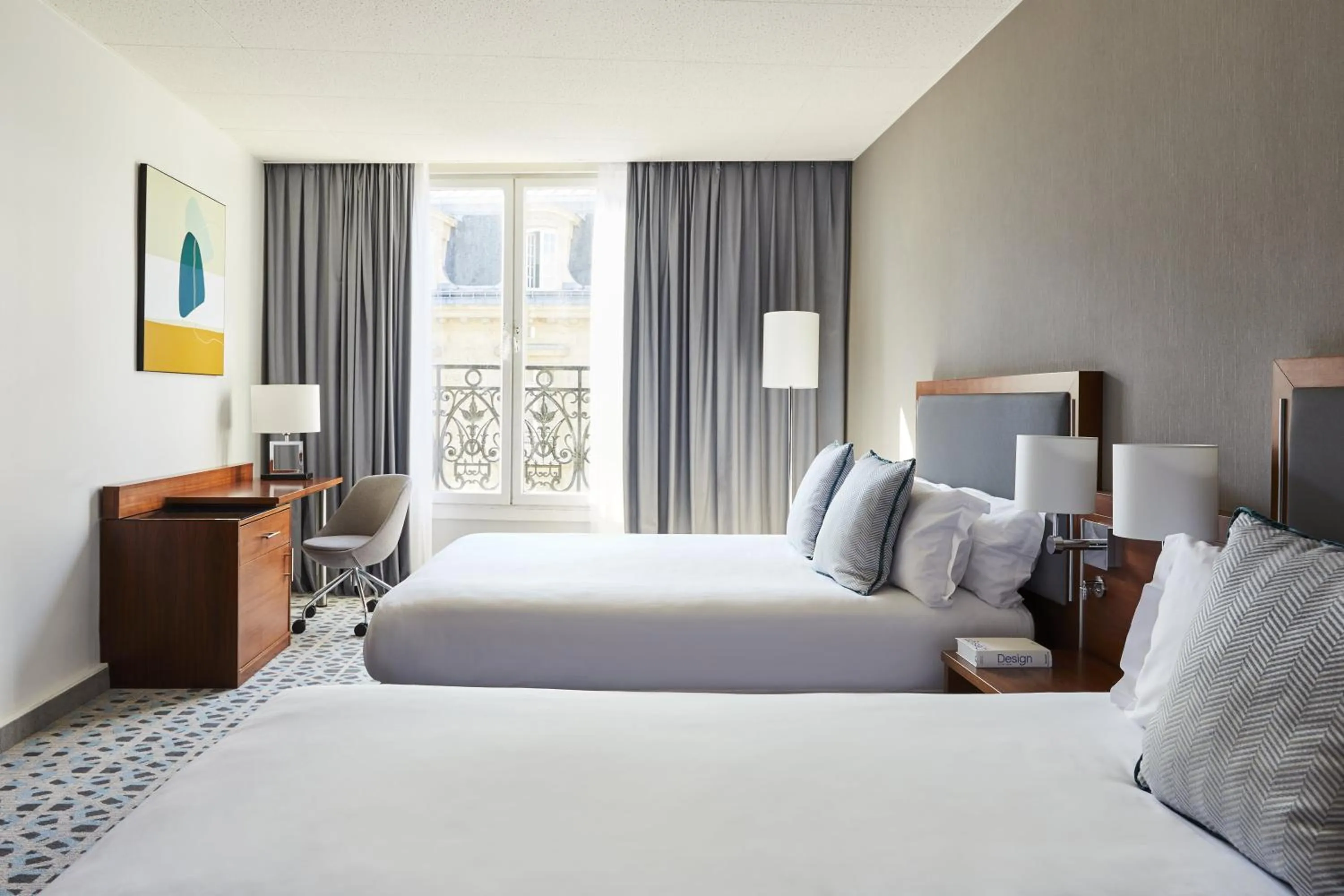 Guests, Bed in Crowne Plaza Paris - Republique by IHG