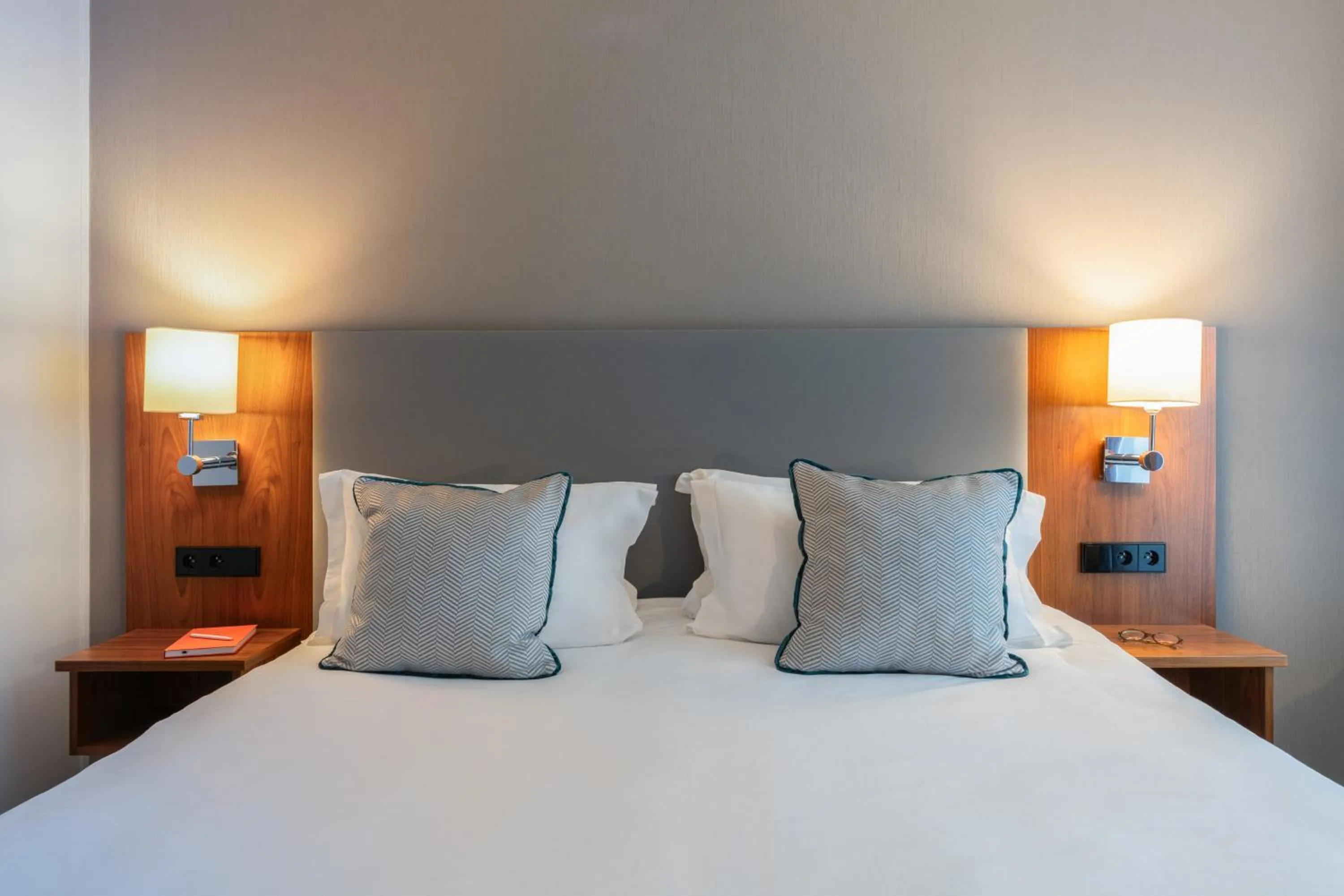 Bed in Crowne Plaza Paris - Republique by IHG