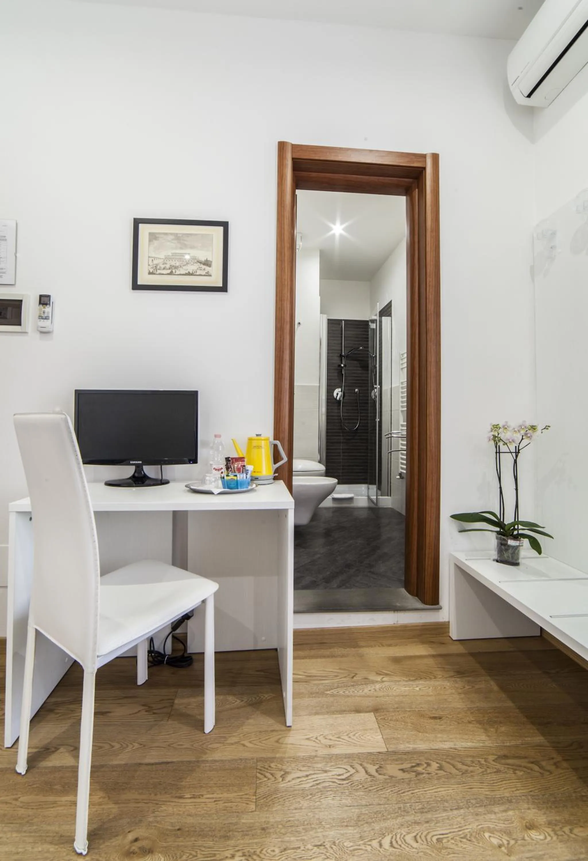 Decorative detail in Le Ghiacciaie