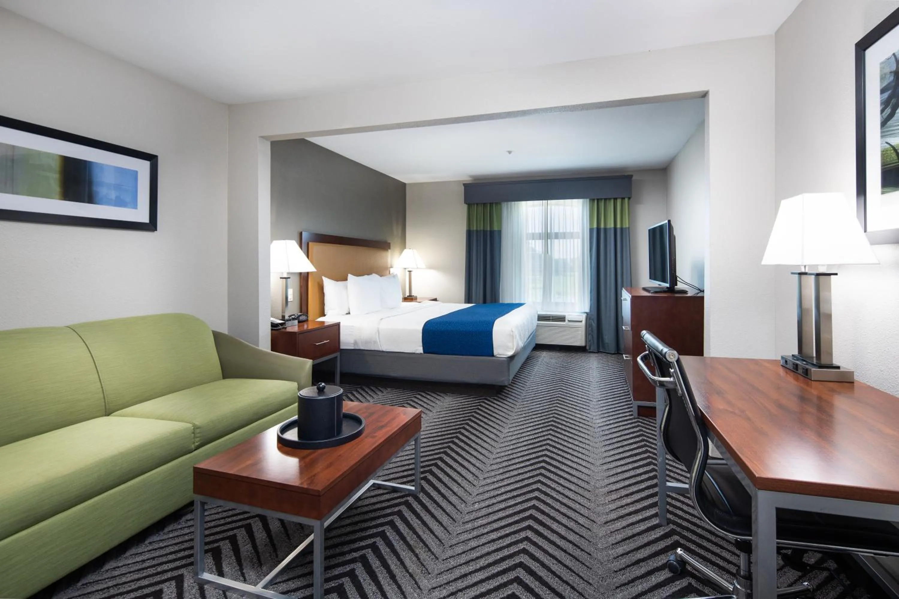 Bed in Best Western Inn & Suites San Mateo - San Francisco Airport