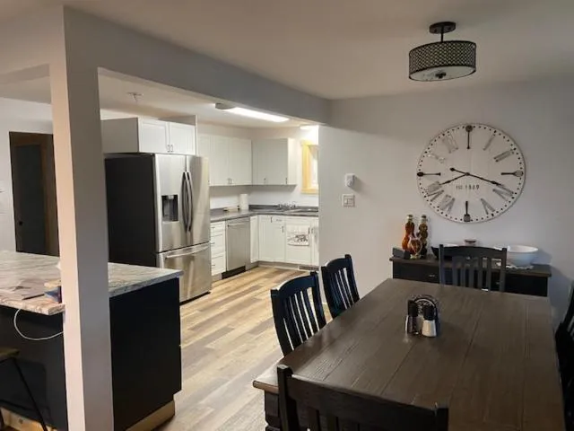 Dining area in Bears Den Guest House