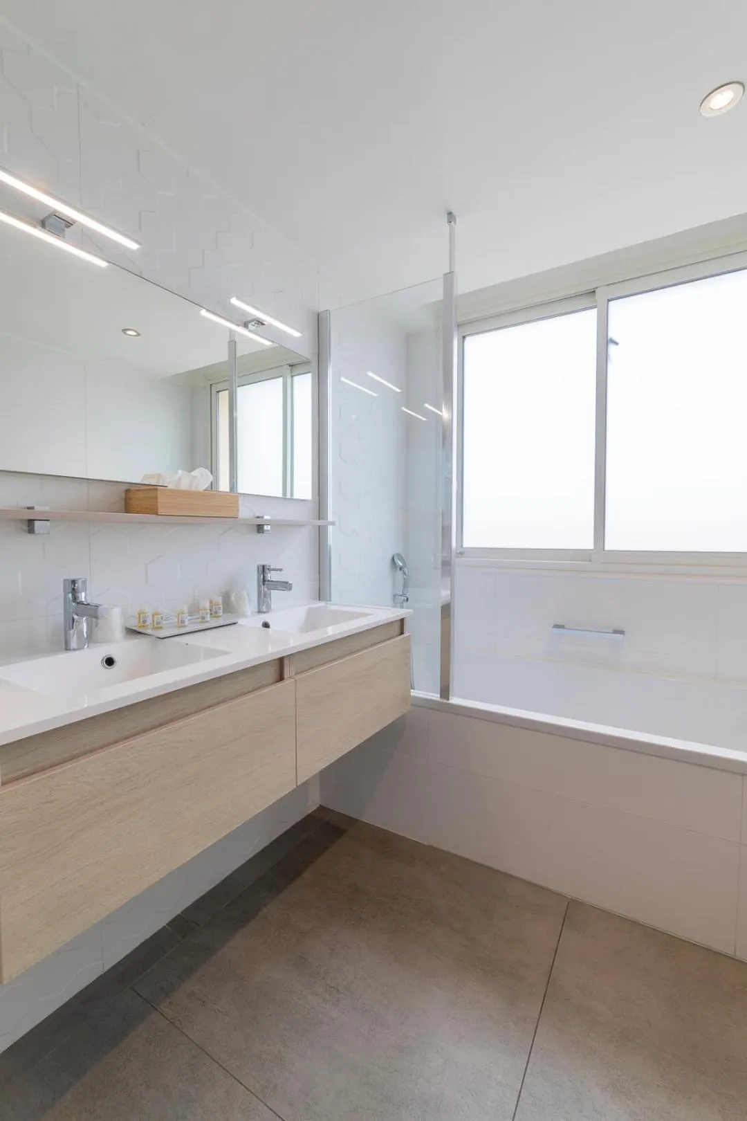 Bathroom in Cit'Hotel Imperial