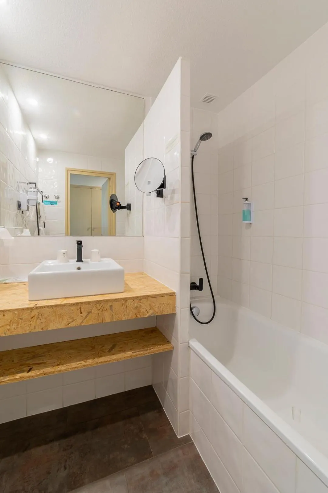 Bathroom in Cit'Hotel Imperial