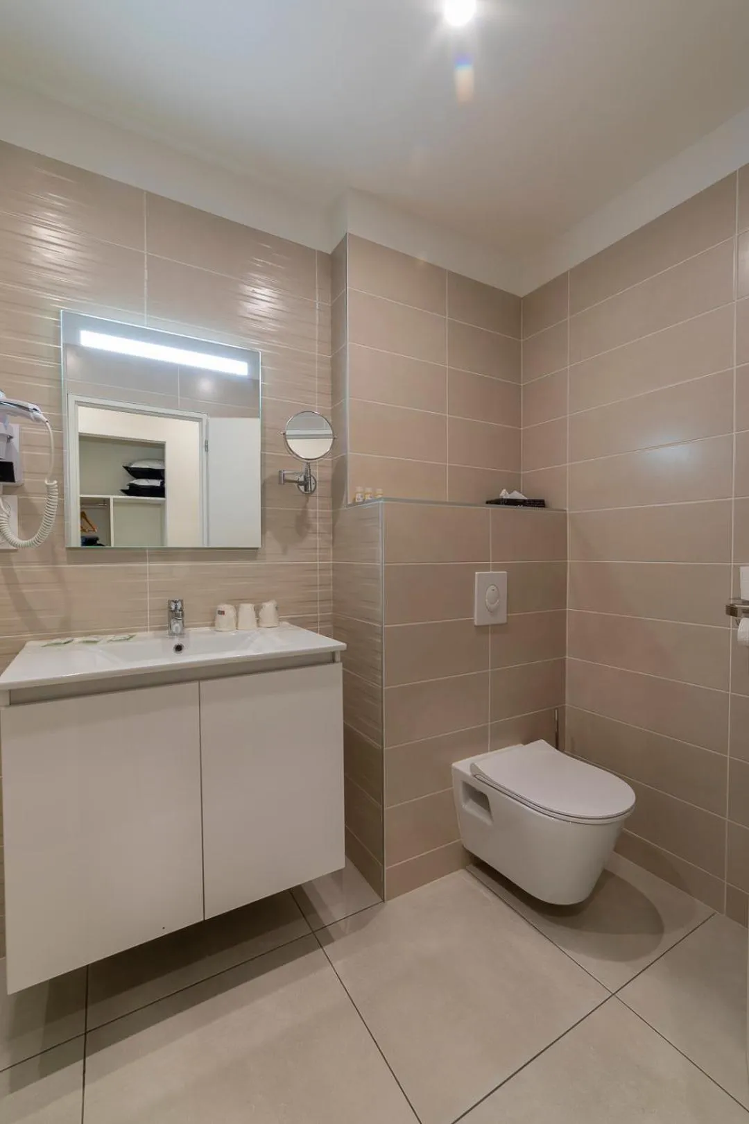 Bathroom in Cit'Hotel Imperial