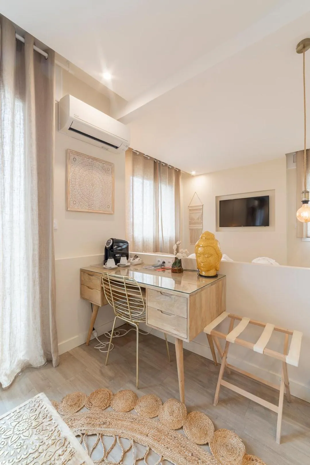 Photo of the whole room in Cit'Hotel Imperial