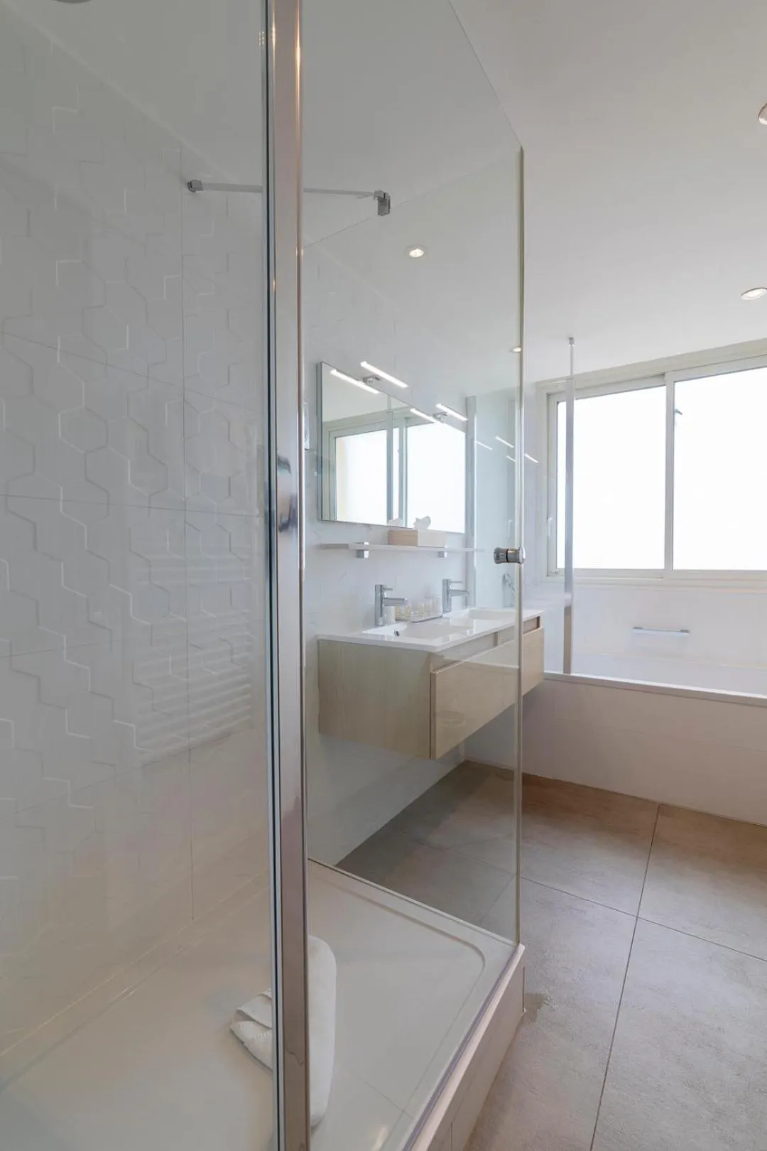 Bathroom in Cit'Hotel Imperial