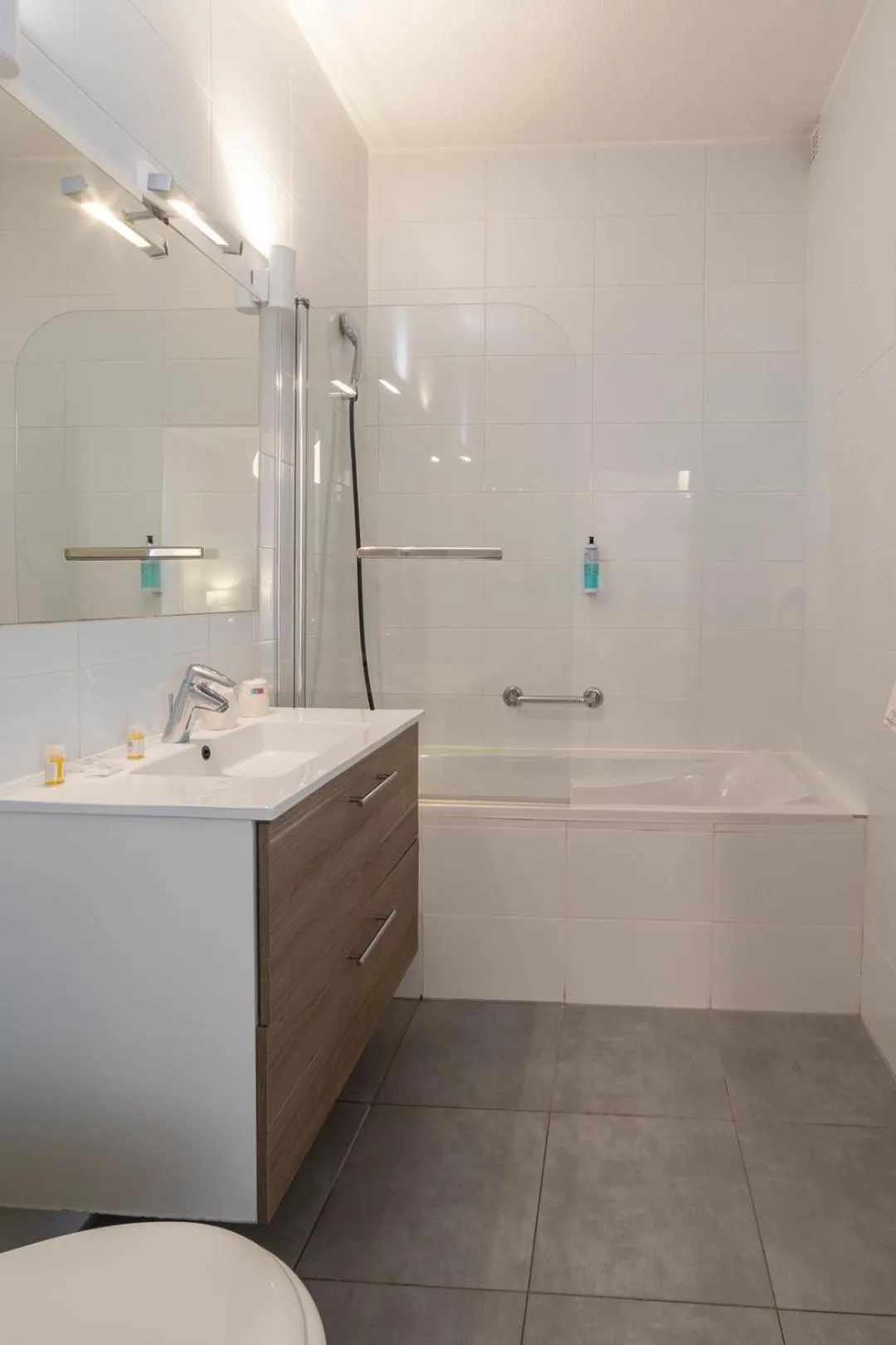 Bathroom in Cit'Hotel Imperial