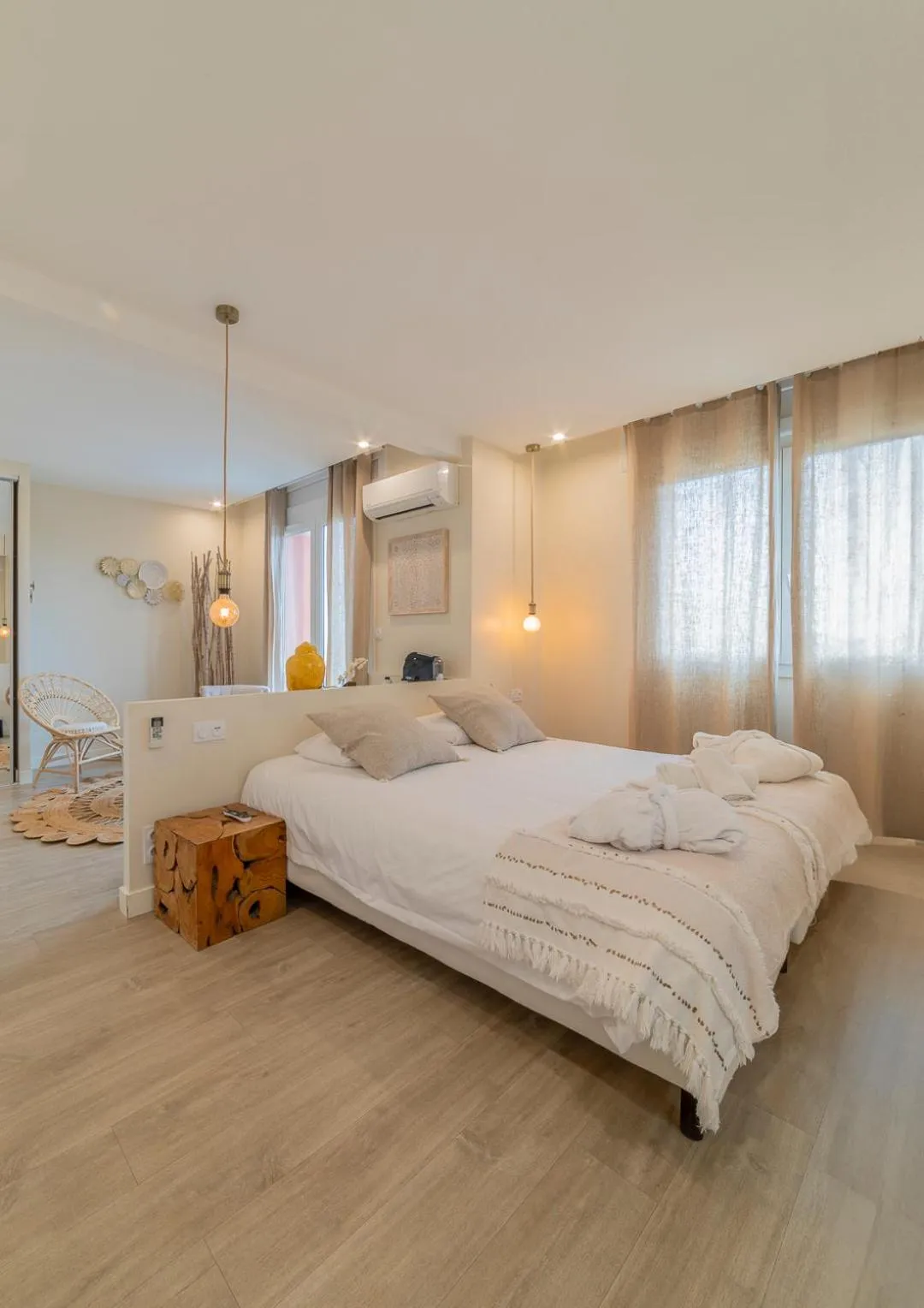 Photo of the whole room, Bed in Cit'Hotel Imperial