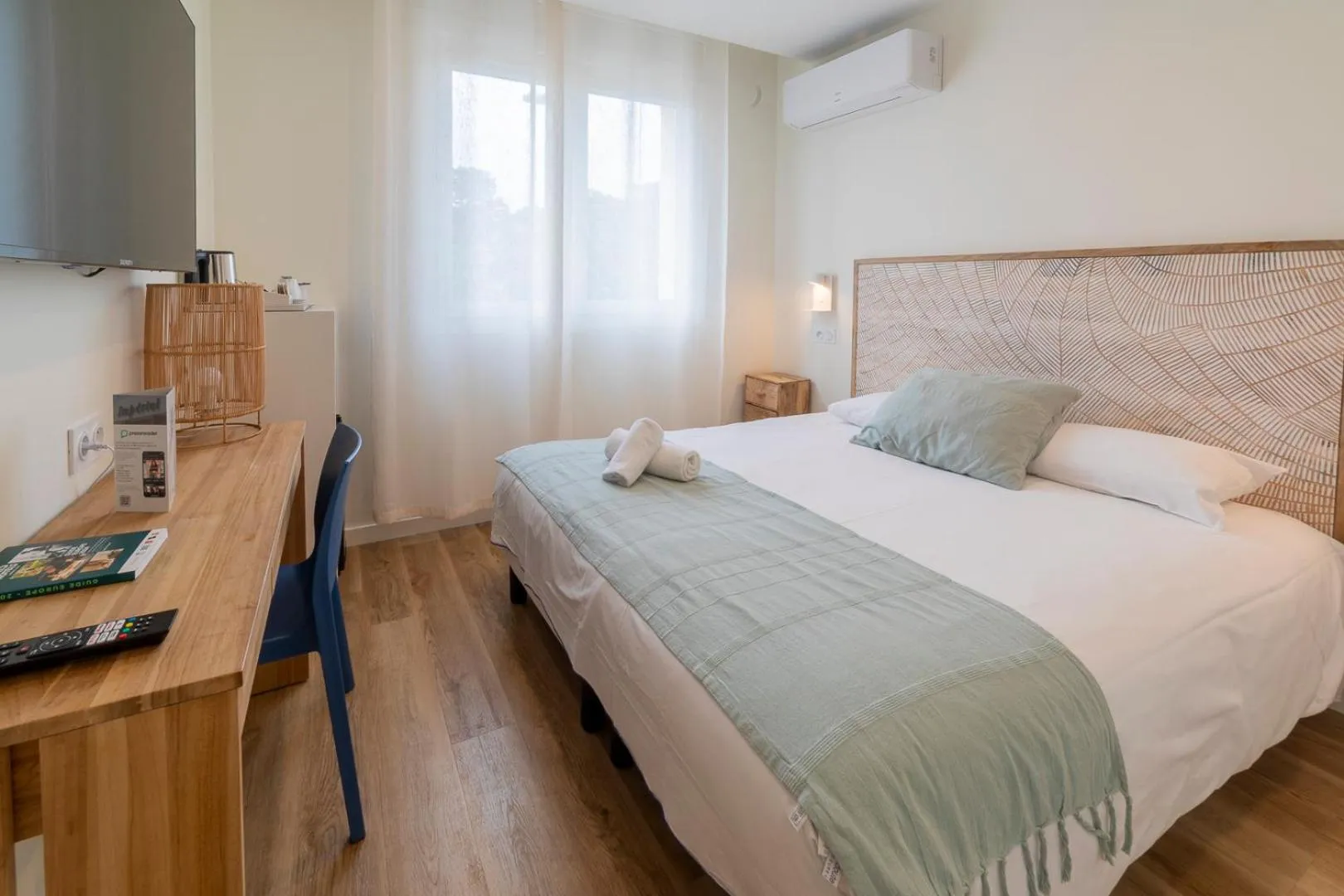 Bedroom, Bed in Cit'Hotel Imperial