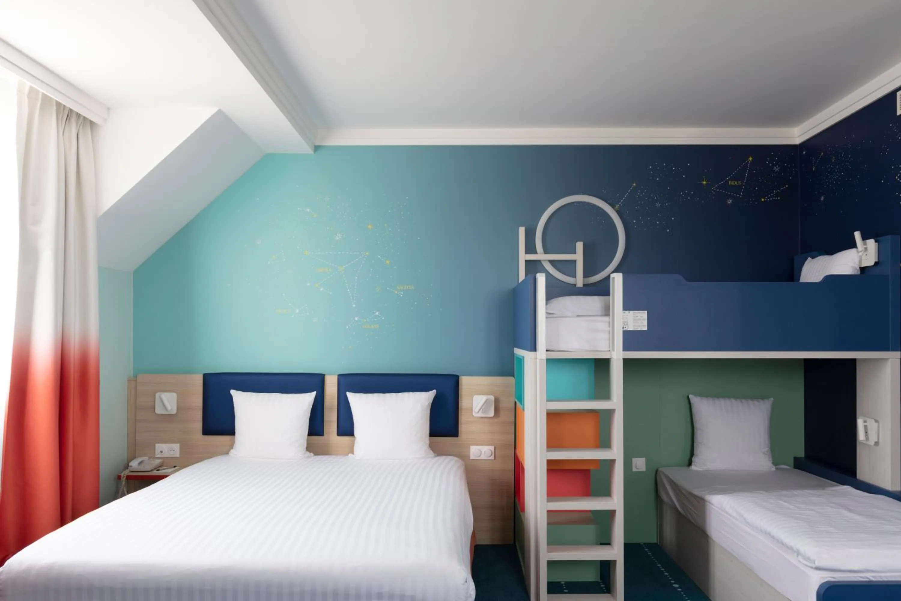 Bedroom, Bed in Grand Magic Hotel Marne La Vallée