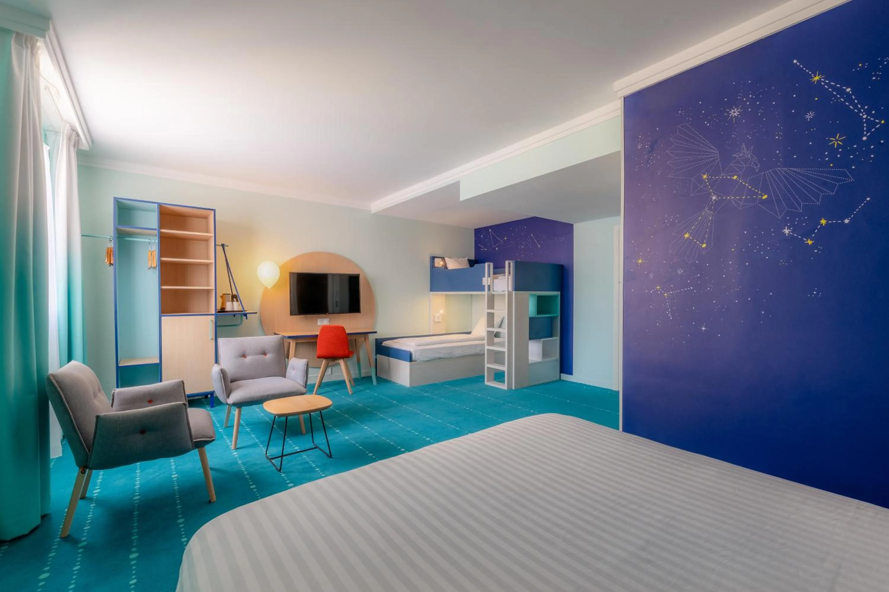 Photo of the whole room, Bed in Grand Magic Hotel Marne La Vallée