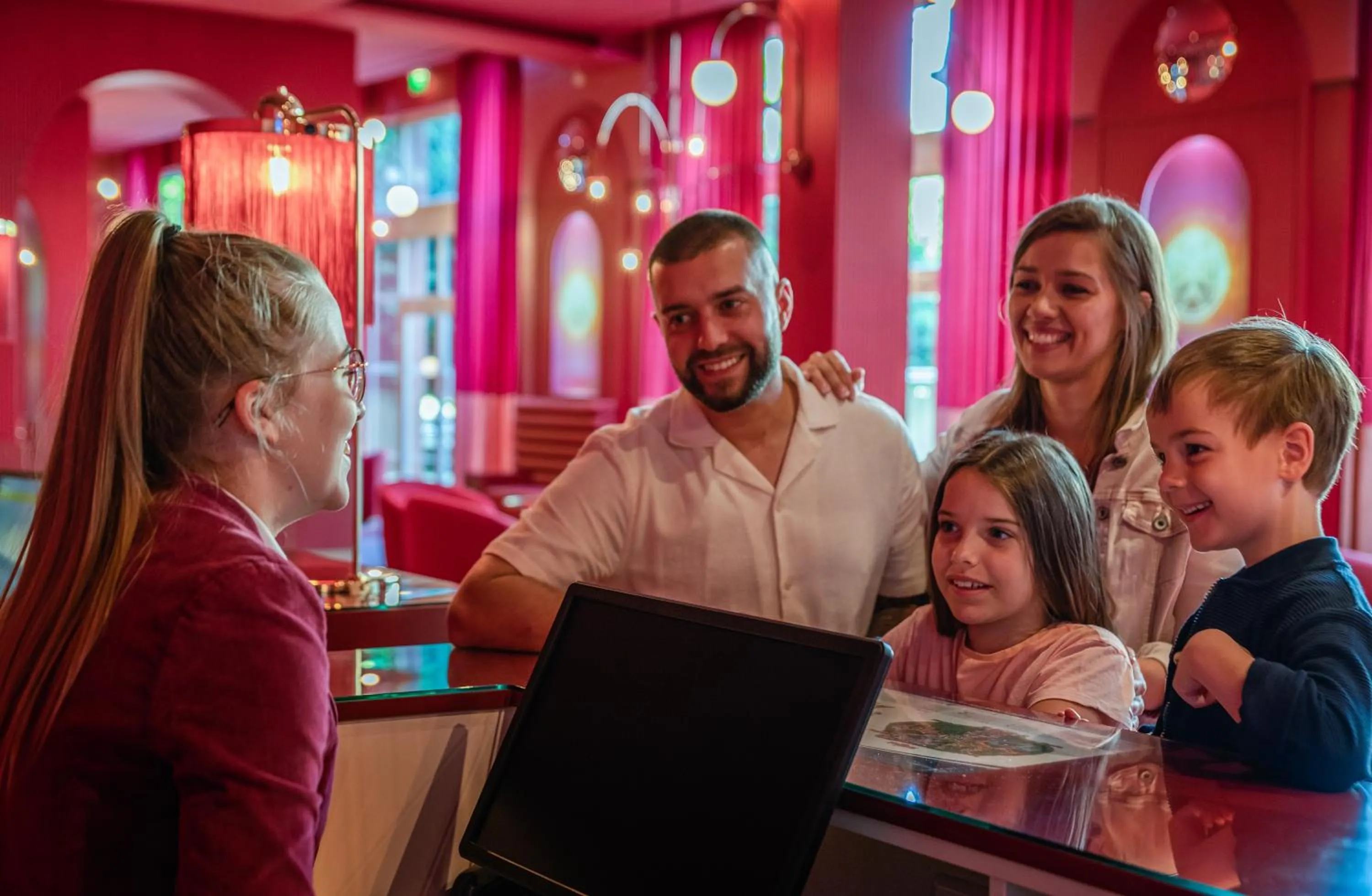 Lobby or reception in Grand Magic Hotel Marne La Vallée